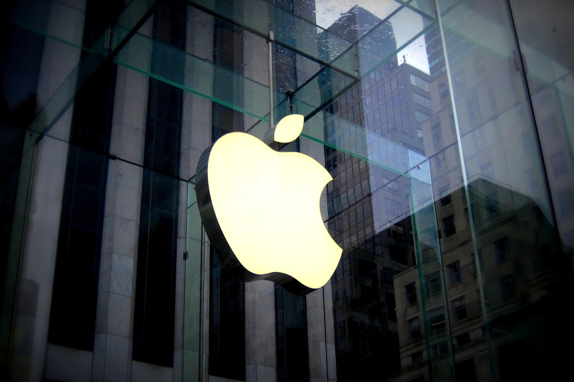 Apple. Pixabay.
