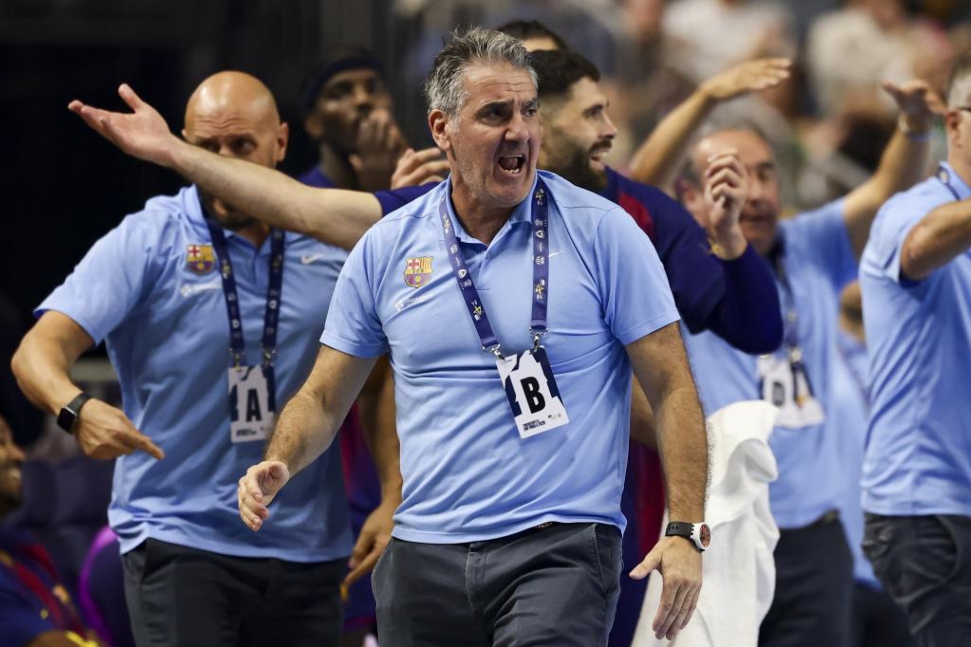 Ortega y el banquillo del Barça, durante la pasada 'Final Four' de la Champions. EFE