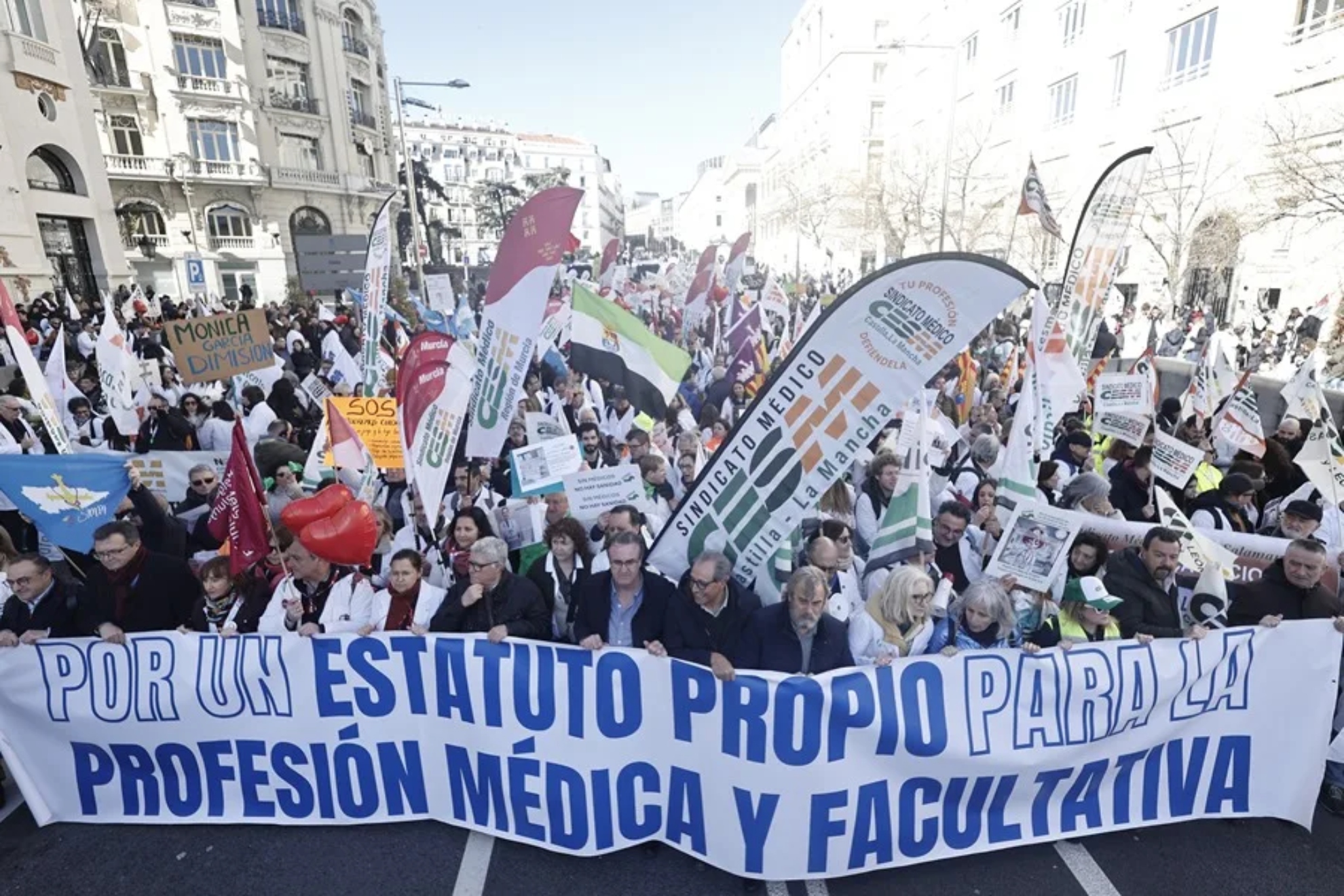Imagen de archivo de una manifestación en Madrid de los profesionales médicos. EFE