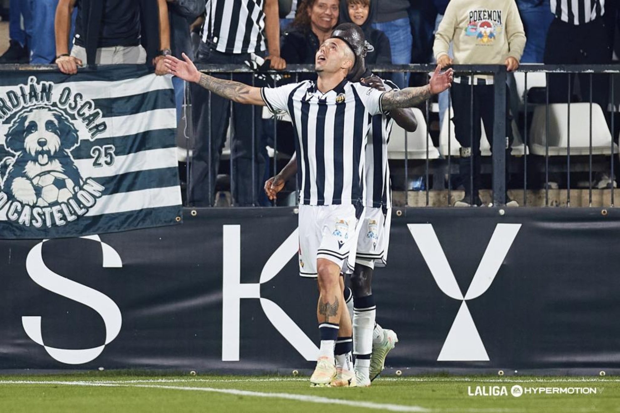 Suero celebra uno de sus goles con el Castellón. LALIGA