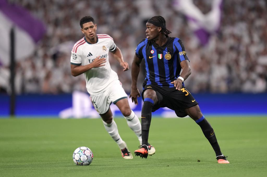 Inter Milan's Yann Bisseck duels for the balls with Real Madrid's Jude Bellingham during a Champions League soccer match between Real Madrid and Inter Milan in Madrid, Spain, Tuesday, Sept. 8, 2026. (AP Photo/Bernat Armangue)