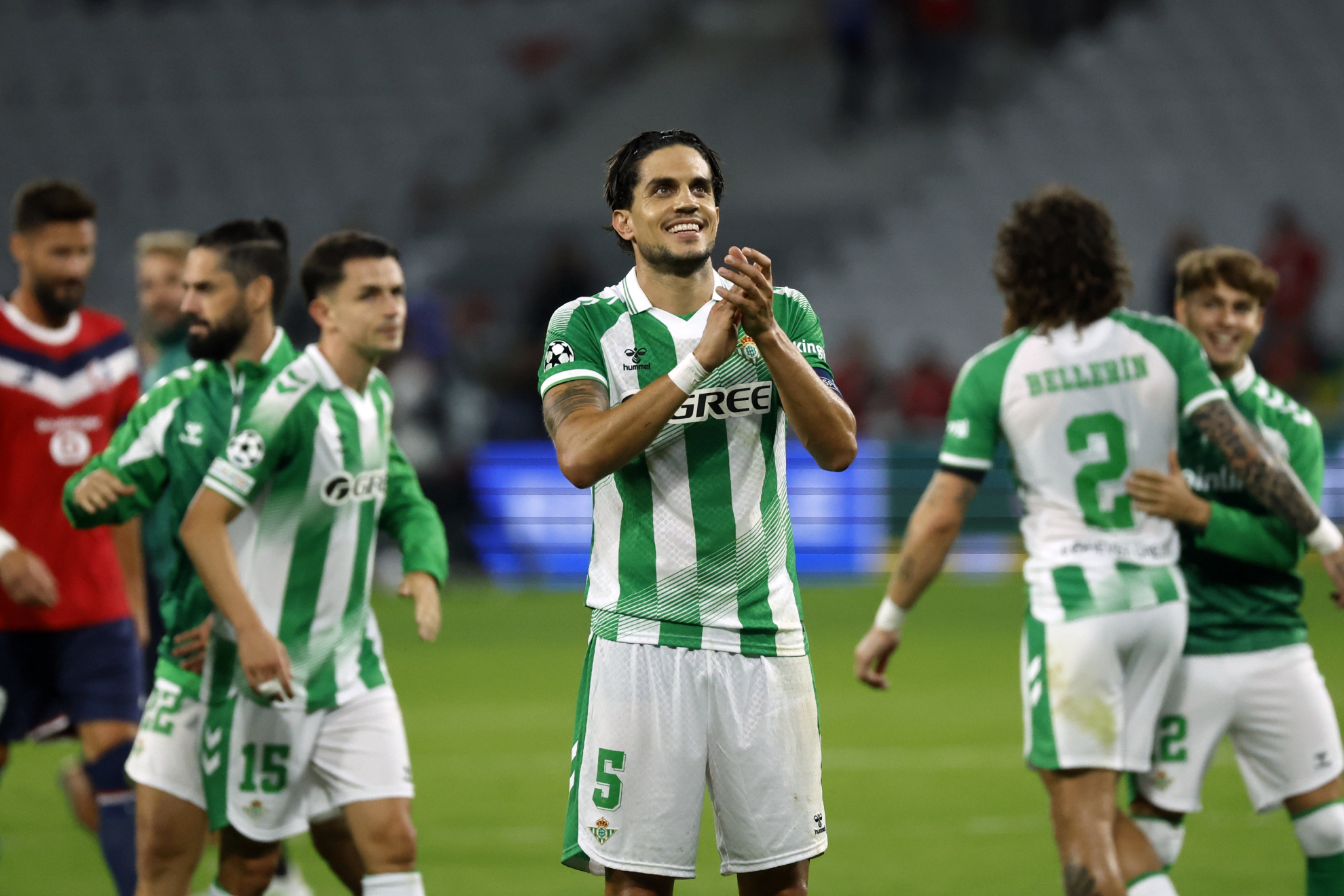 Bartra celebra la victoria frente al Lille EFE