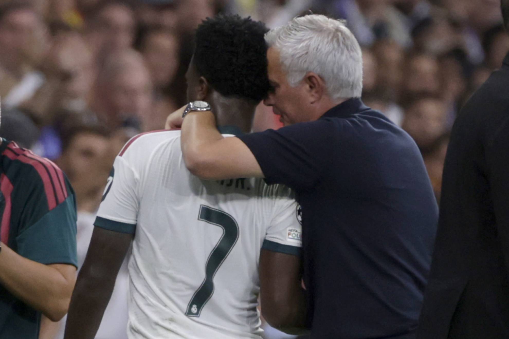 La teoría de Álvaro Benito sobre los pitos del Bernabéu a sus jugadores: "Vienen por una herencia" EFE