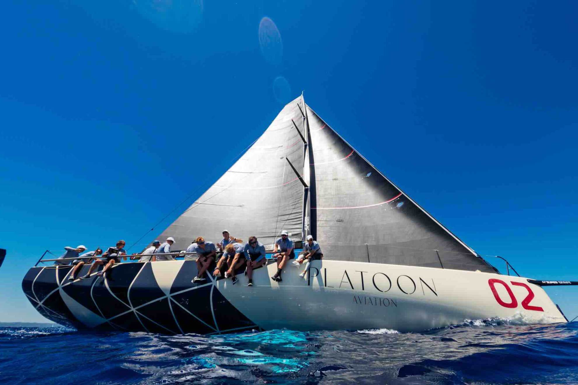 'Platoon' gana su cuarta Royal Cup y lidera las 52 SUPER SERIES 2026.