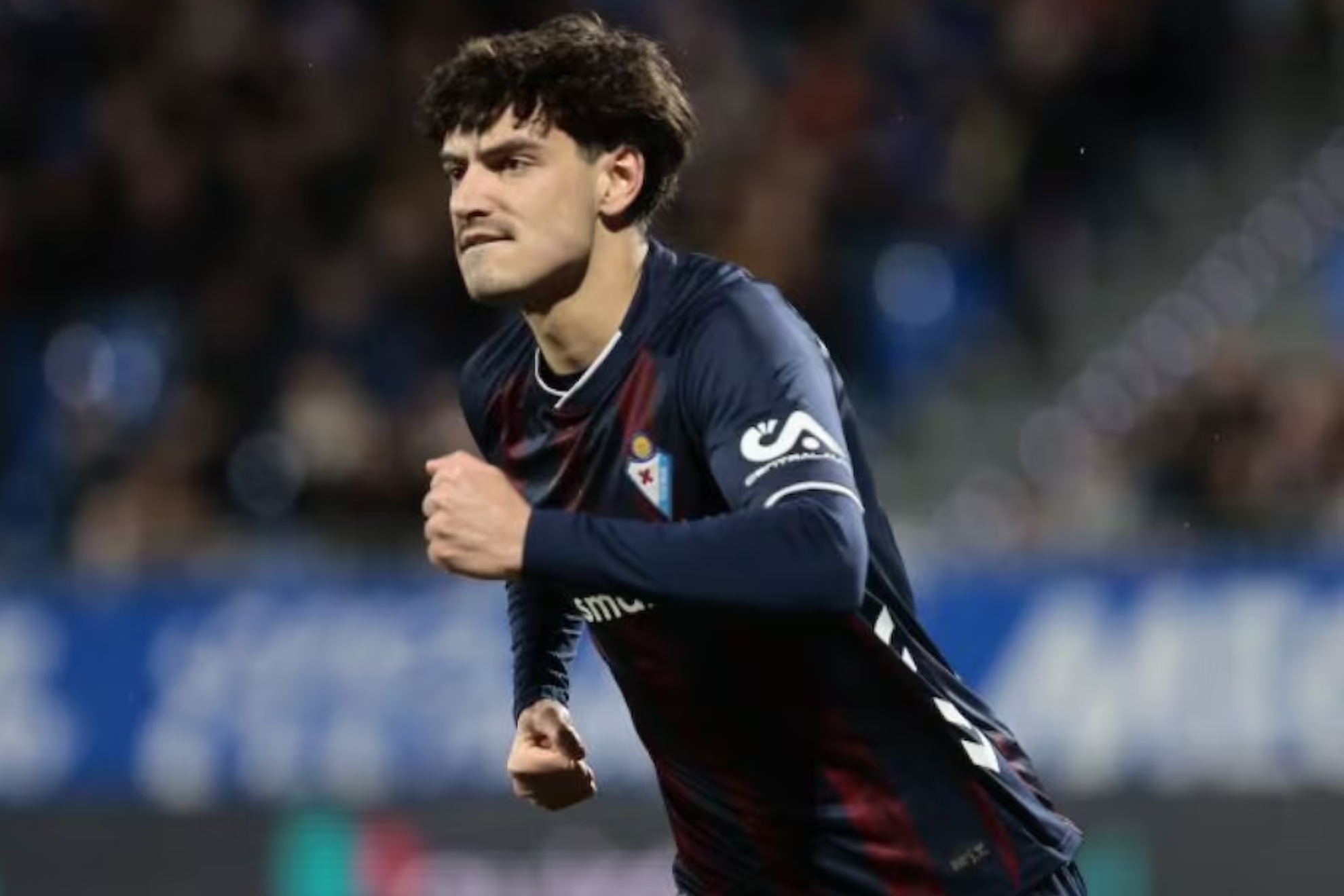 Guruzeta celebra un gol con el Eibar.