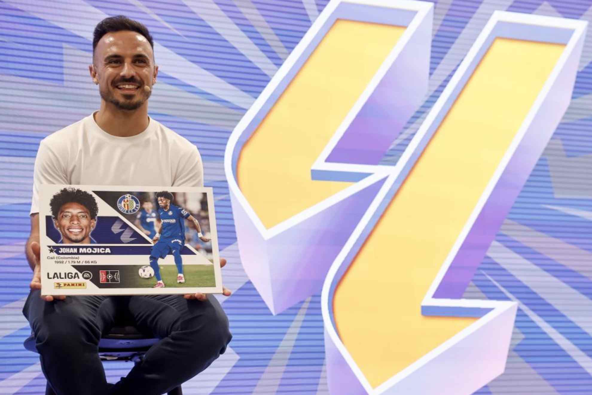 Álvaro García, en el acto de presentación del álbum de Panini. EFE