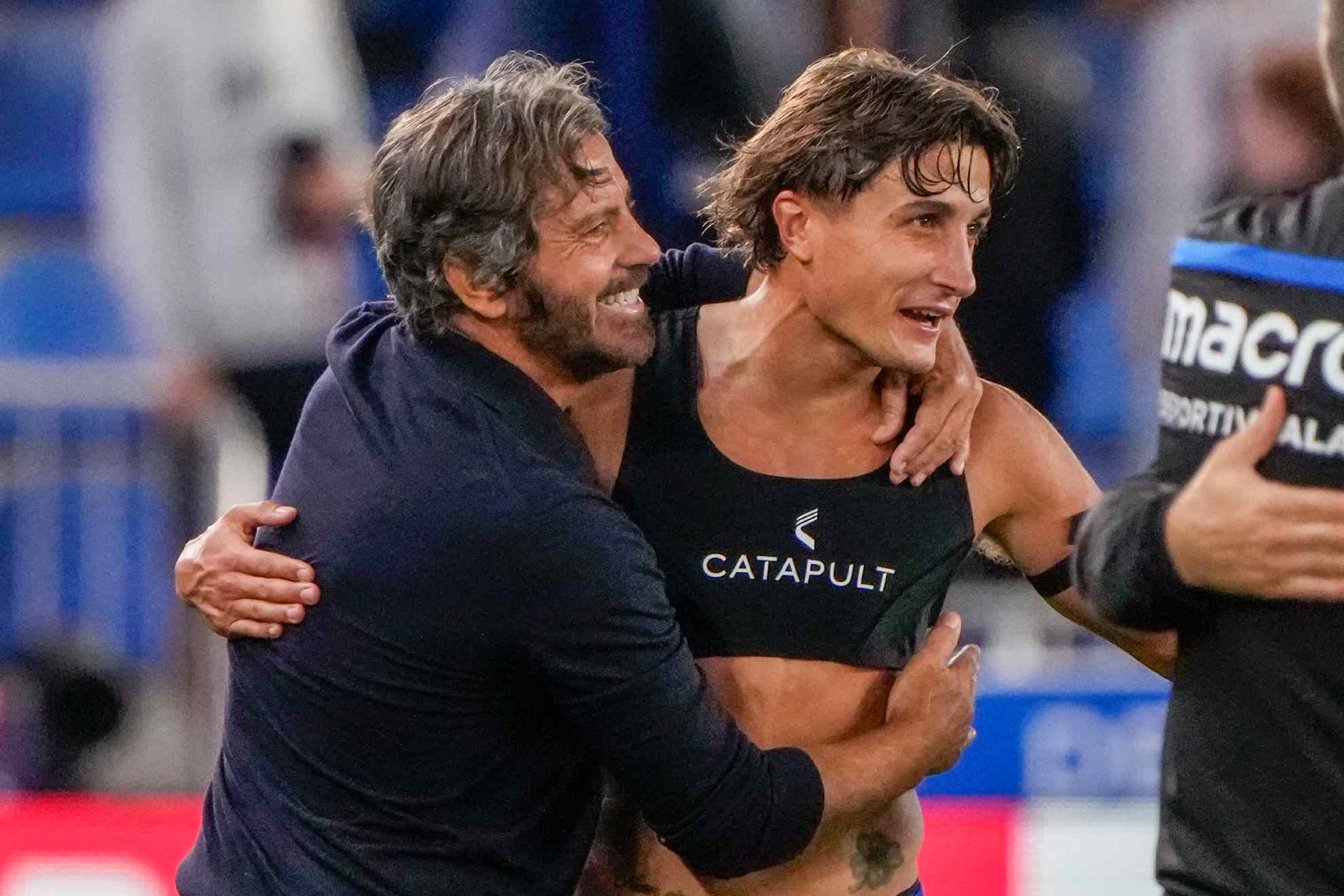 Quique Sánchez Flores celebra una victoria con Tenaglia. EFE