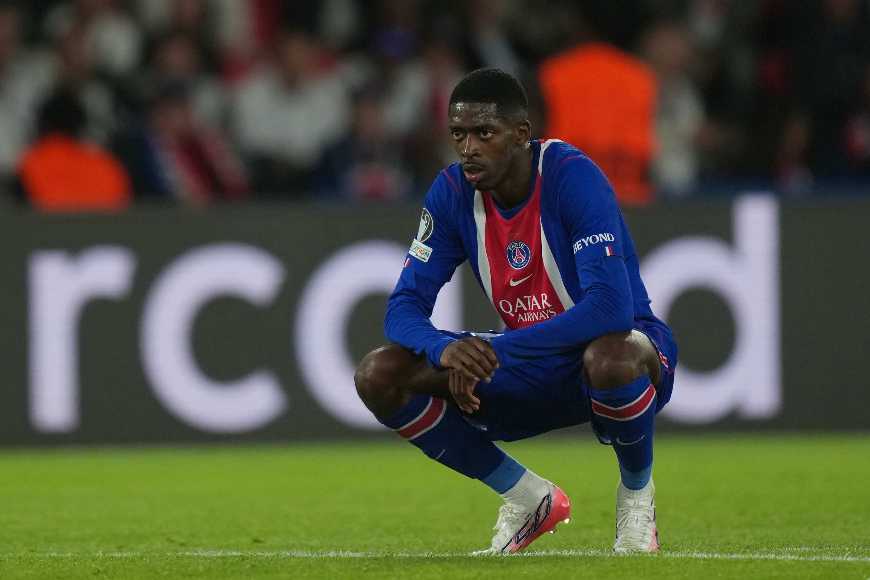 Dembéle se agacha en una acción del juego AP Photo/Thibault Camus
