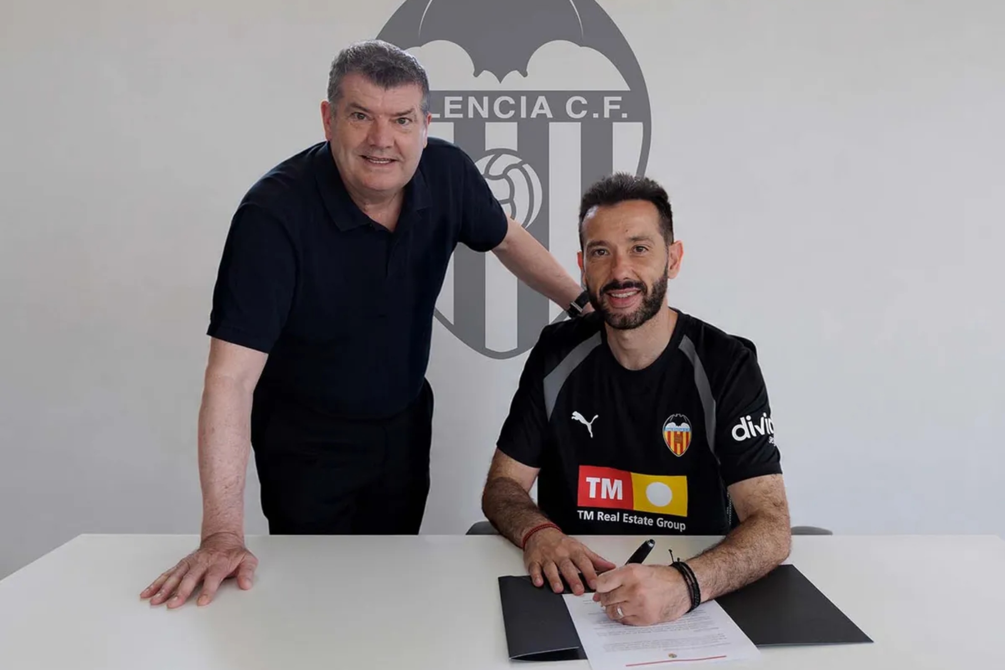 El día que el Valencia anunció la renovación de Carlos Corberán hasta 2028.