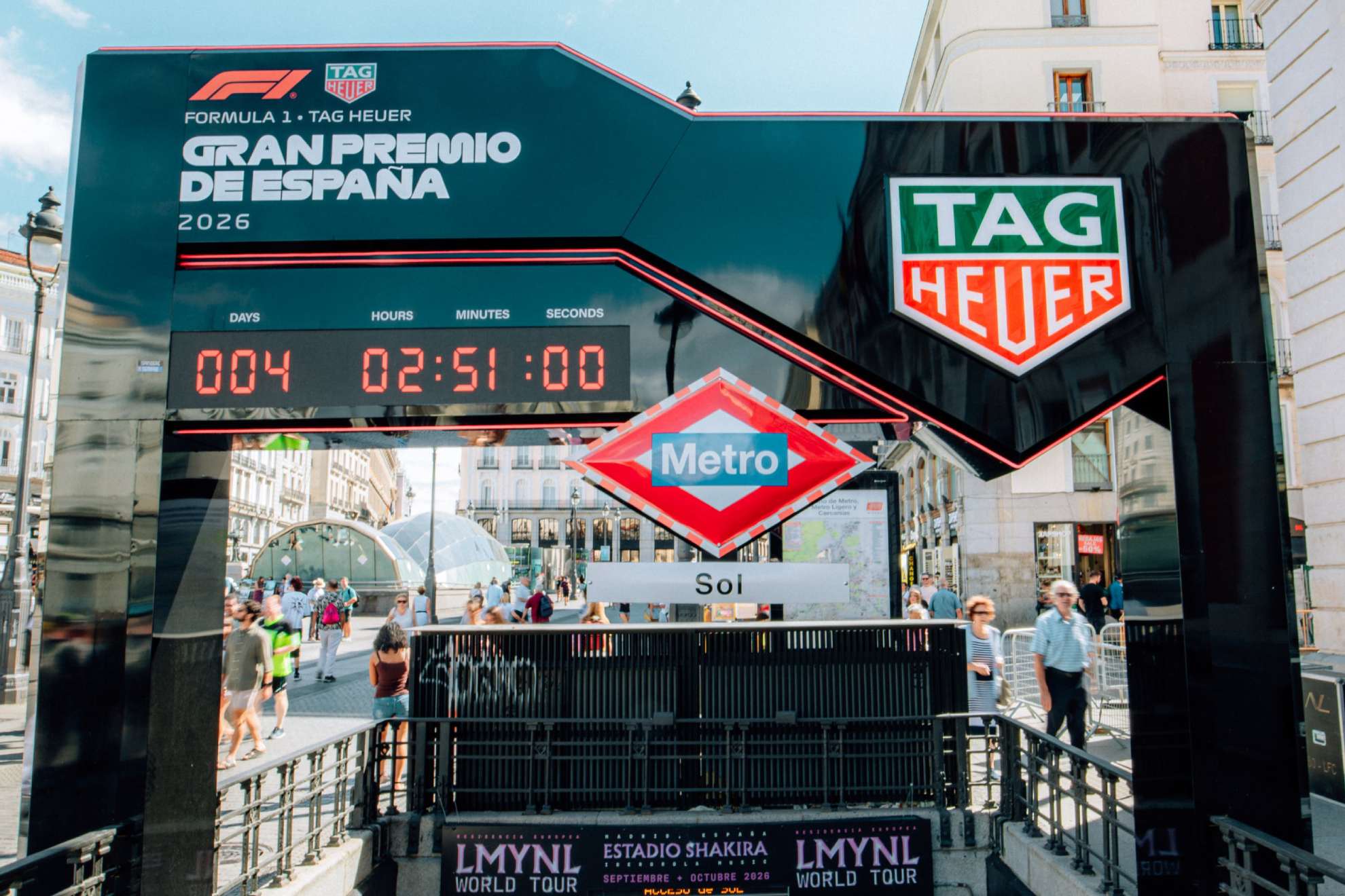 Boca de metro en Sol, con el contador de la F1. F1.com
