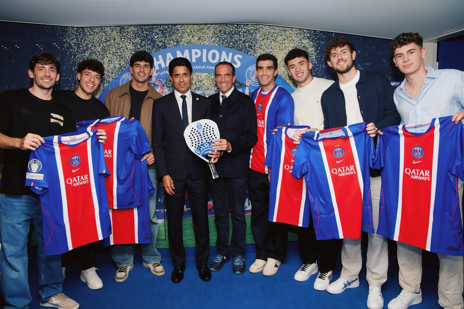 Las estrellas del pádel junto a Nasser Al-Khelaifi. PSG