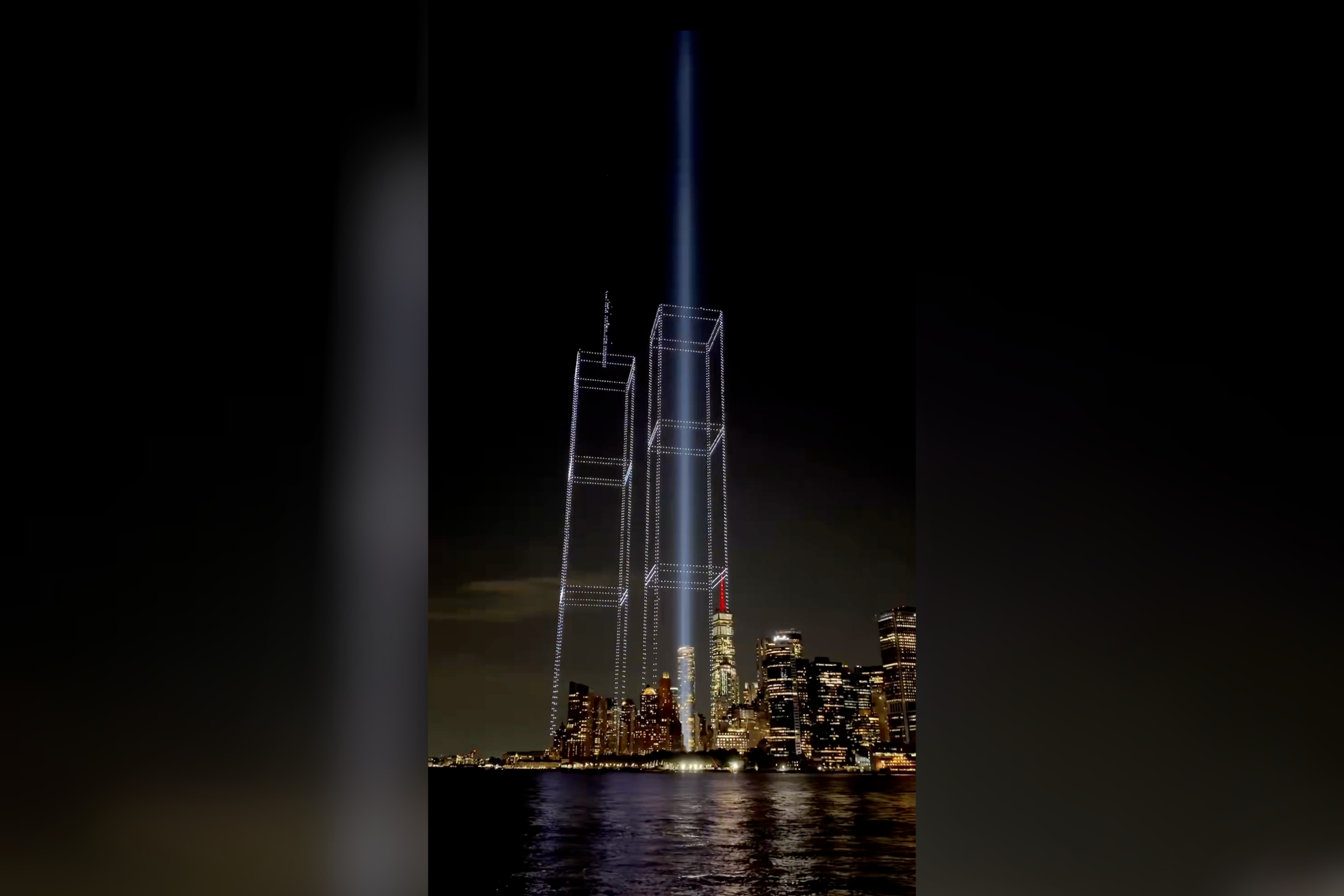 Un espectaculo de mas de 2900 drones rinden homenaje a las victimas del 11S