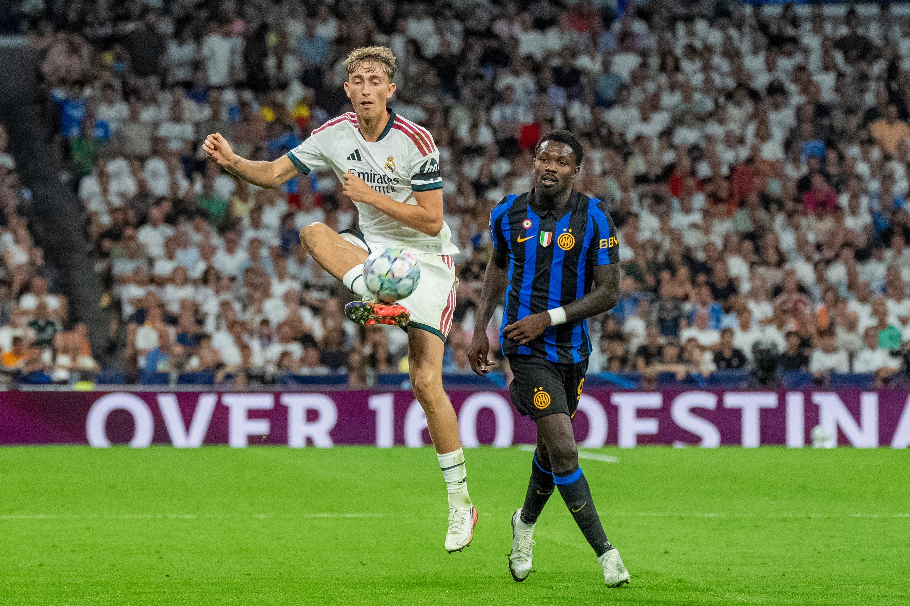 Huijsen corta un balón ante Thuram en el Madrid-Inter de Champions Pablo Moreno