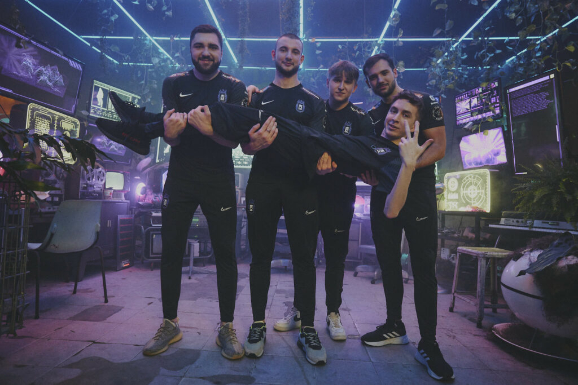 Uno de los rosters de KOI en la VCT