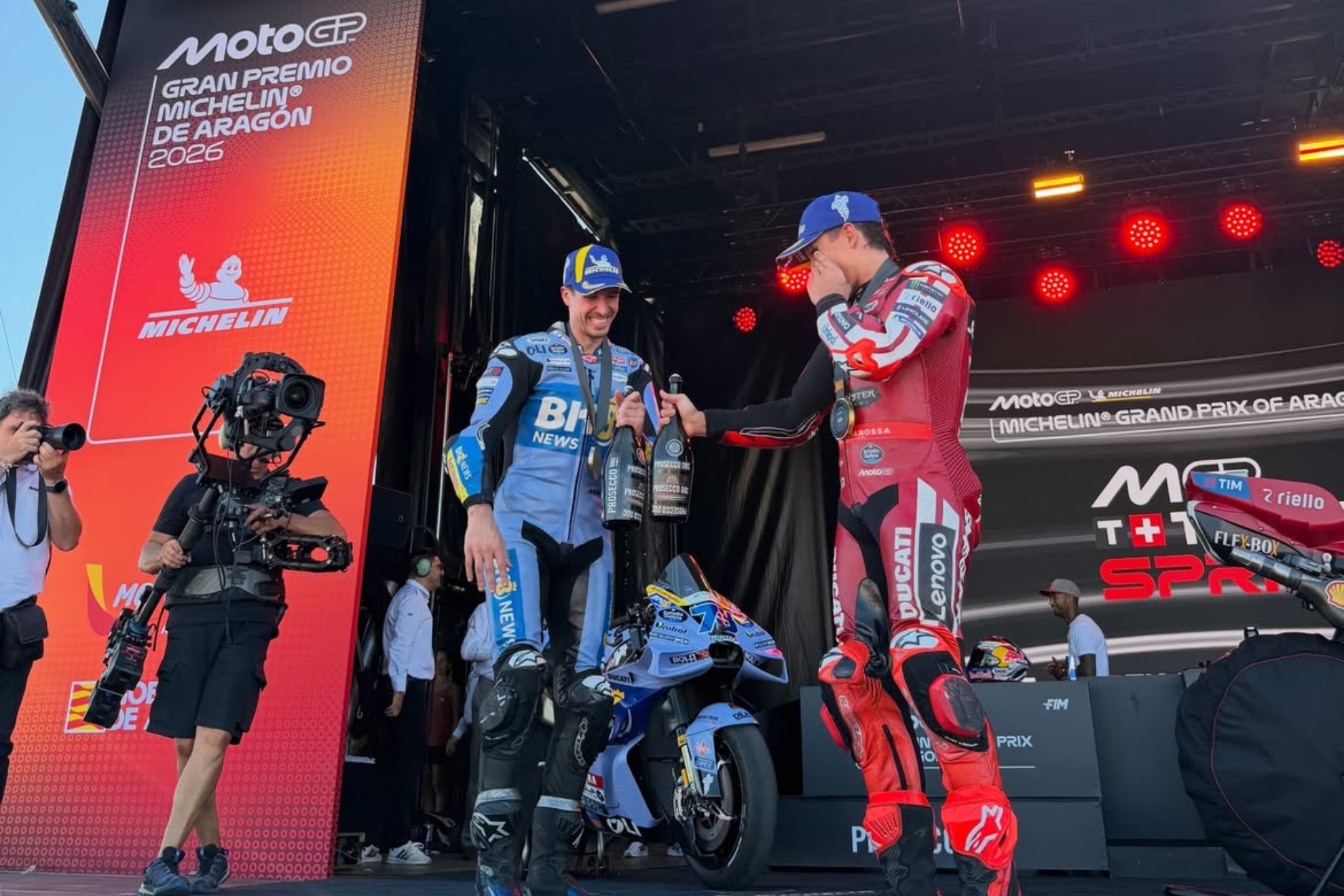 Álex y Marc Márquez, en el podio del Sprint de Aragón. INSTAGRAM