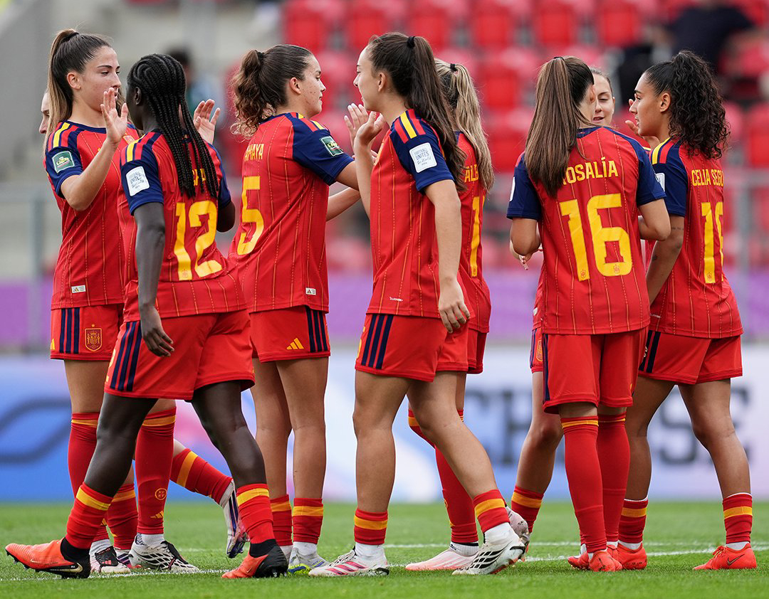 Las jugadoras de la selección española Sub'20 celebra un gol ante Nueva Caledonia.