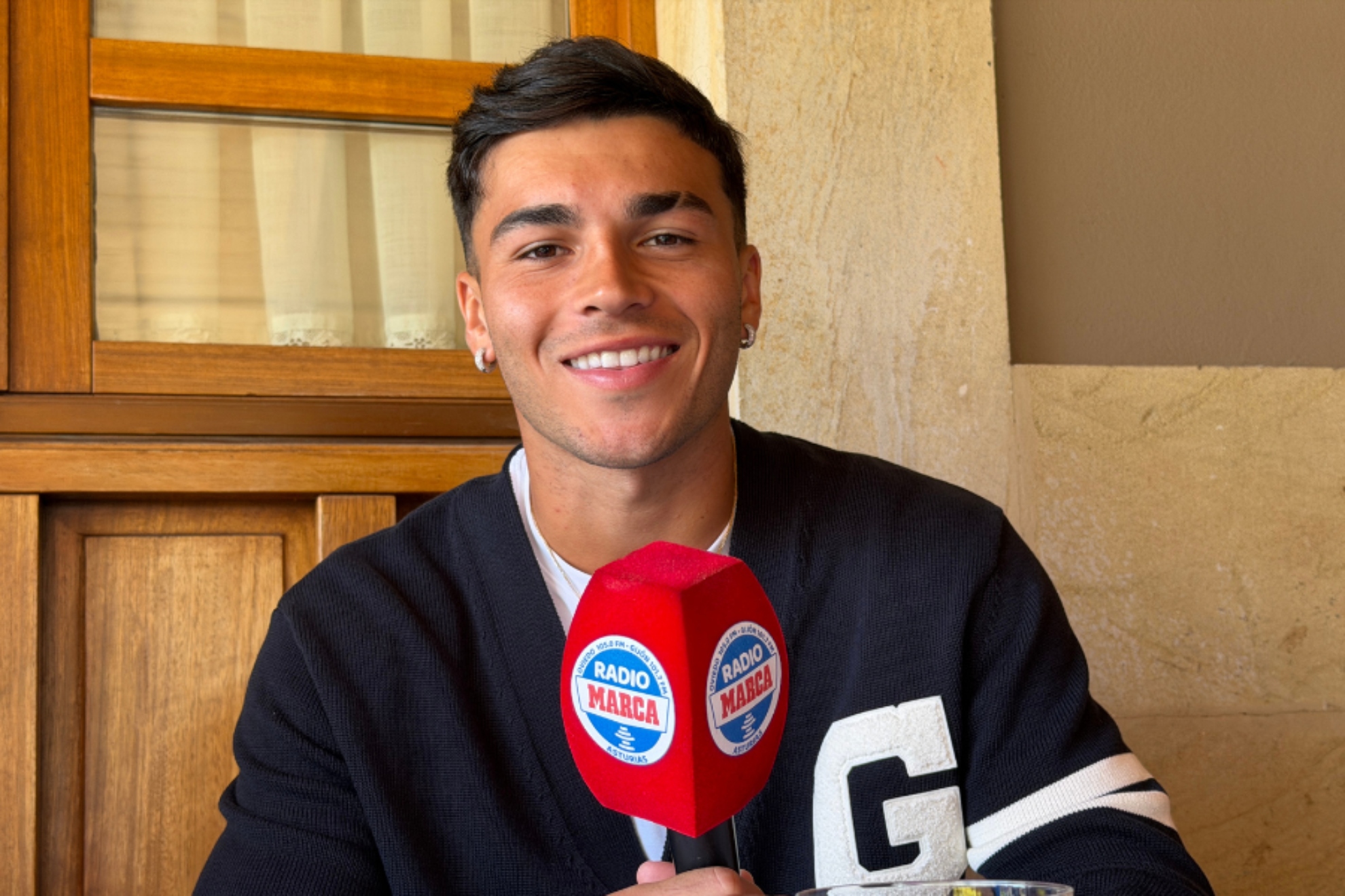 Alejo Sarco, durante la entrevista con Radio MARCA Asturias. BORJA FERNÁNDEZ