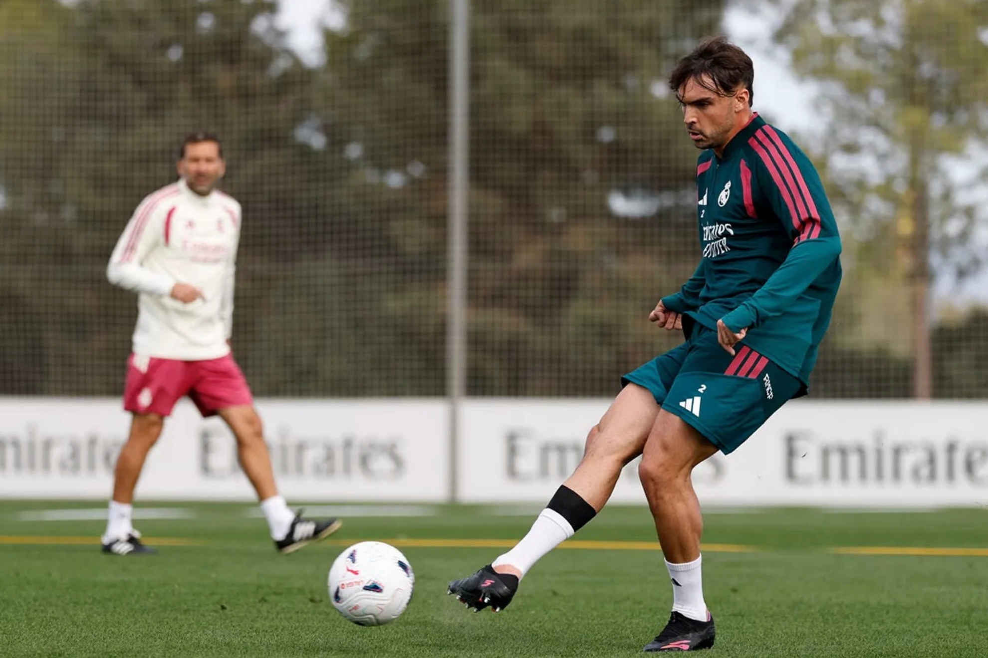 Asencio, en un entrenamiento en Valdebebas. REALMADRID.COM