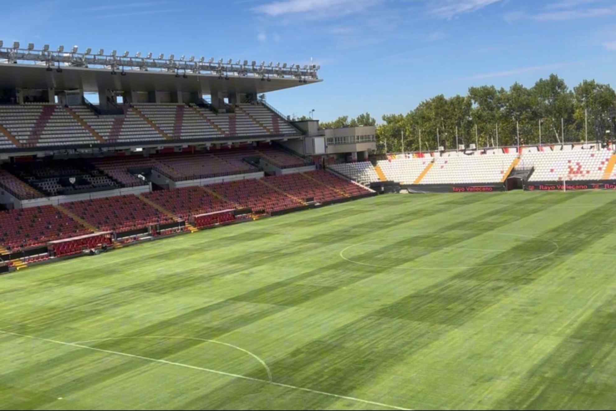Así luce el estadio de Vallecas.