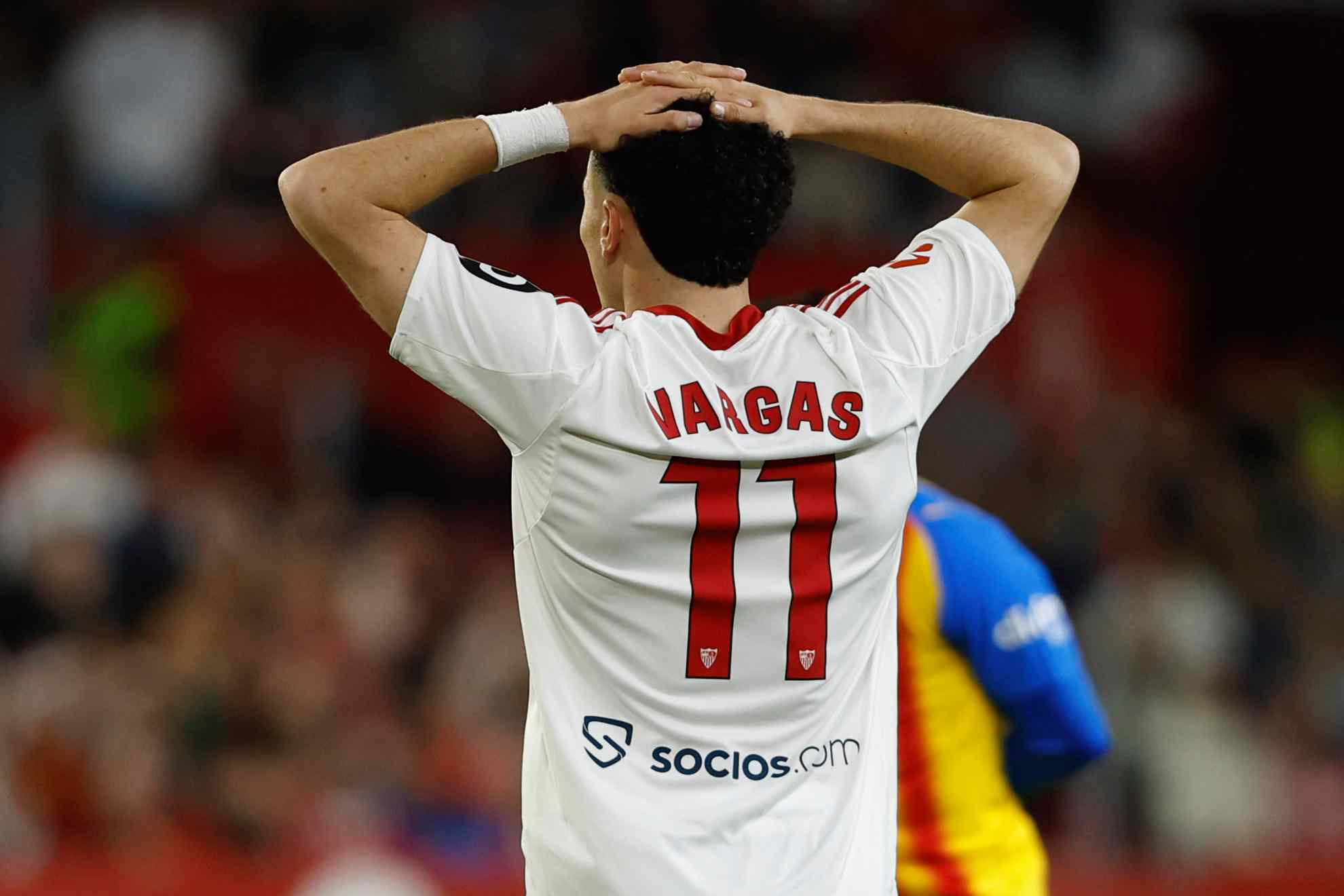 Rubén Vargas se lleva las manos a la cabeza durante un partido. LaLiga