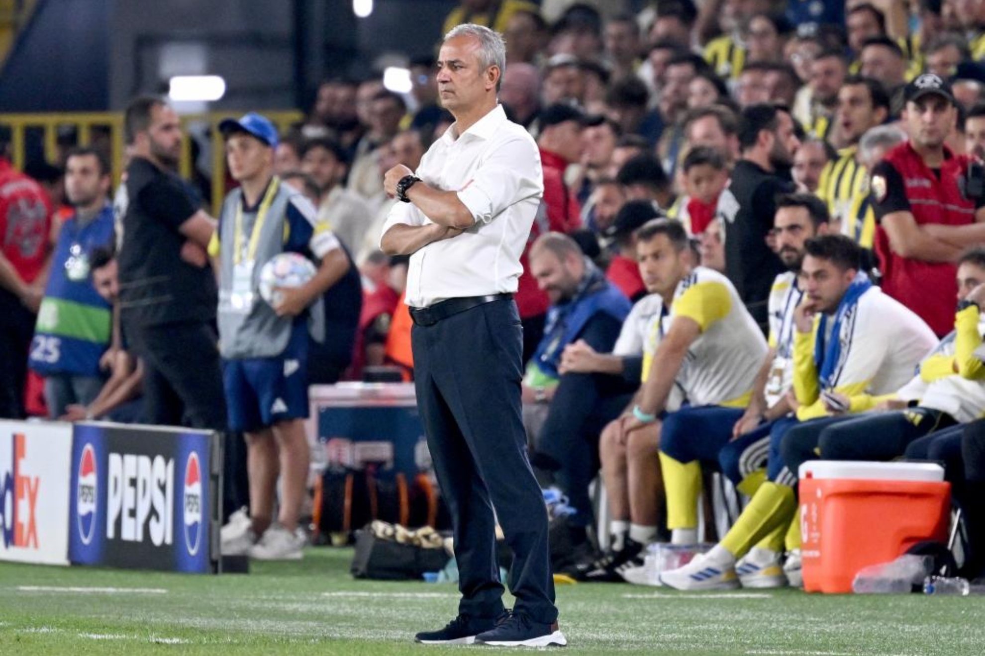 Ismail Kartal, en el banquillo ante la Roma. EFE
