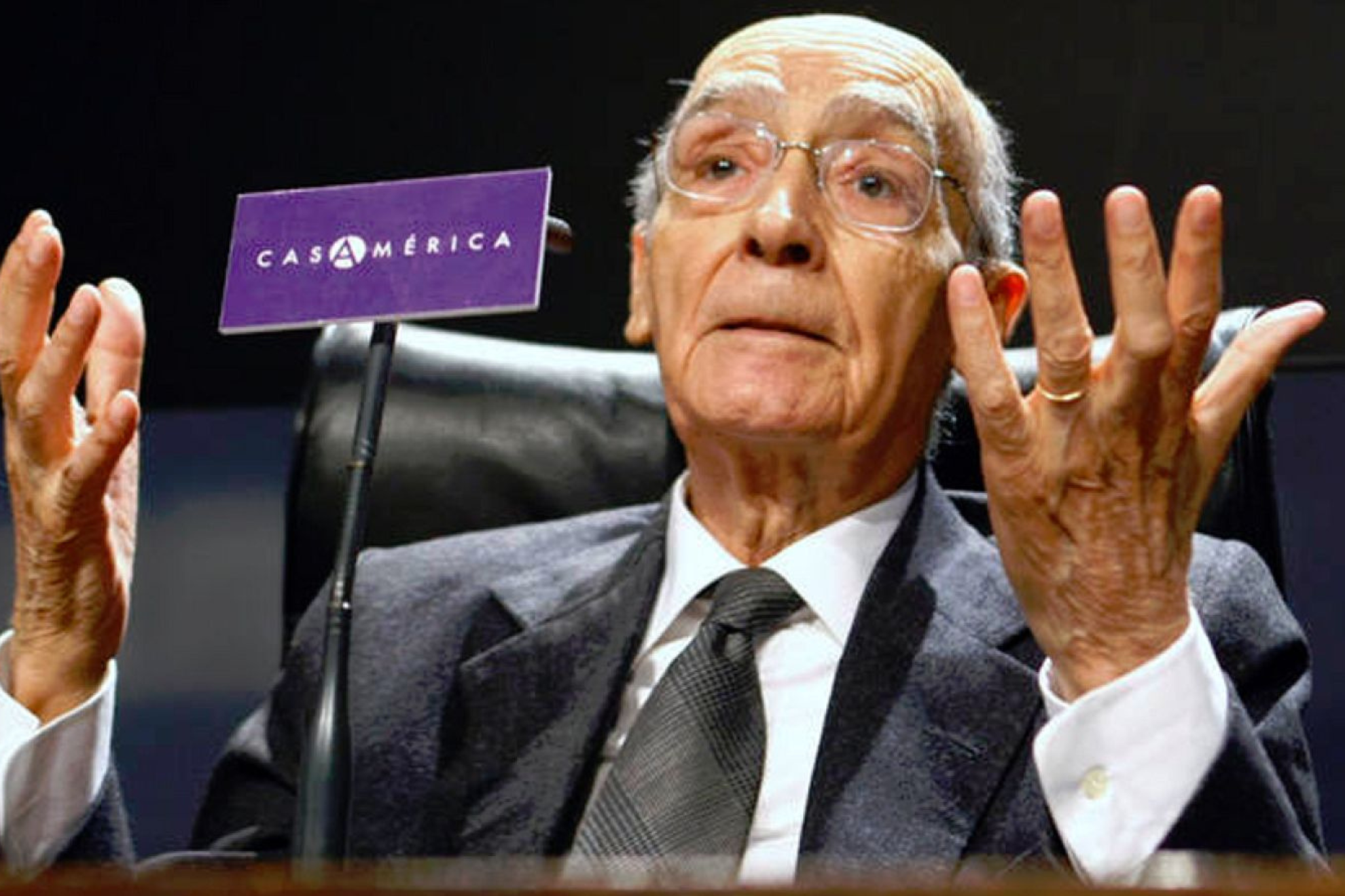 Jose Saramago durante una de sus intervenciones