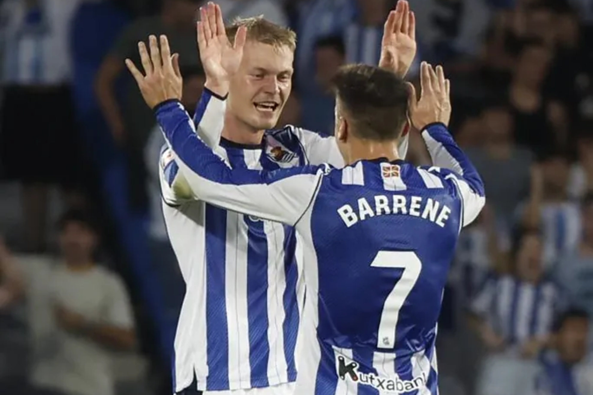 Óskarsson y Barrenetxea celebran uno de los dos goles que marcaron al Espanyol. EFE