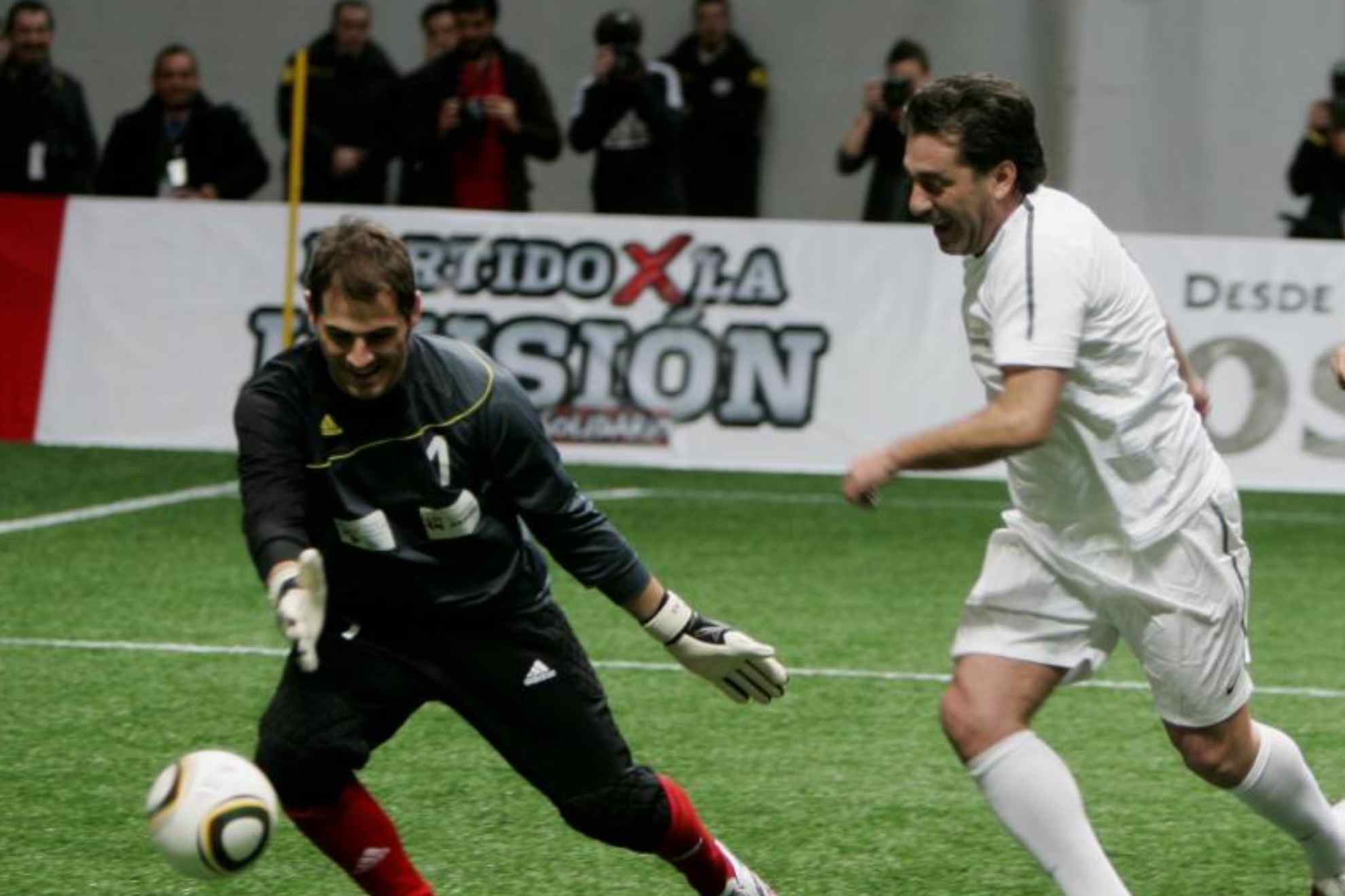 Iker Casillas y Futre, en un partido benéfico del año 2010. RUBÉN DE PEDRO (MARCA)