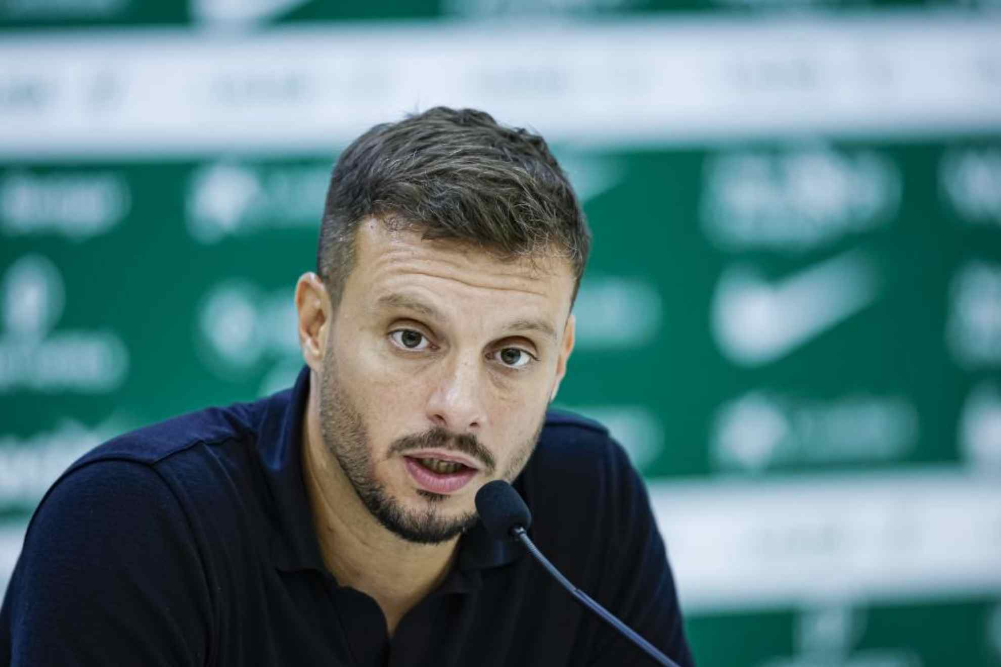 Martín Anselmi, en una rueda de prensa. ABEL F. ROS (MARCA)