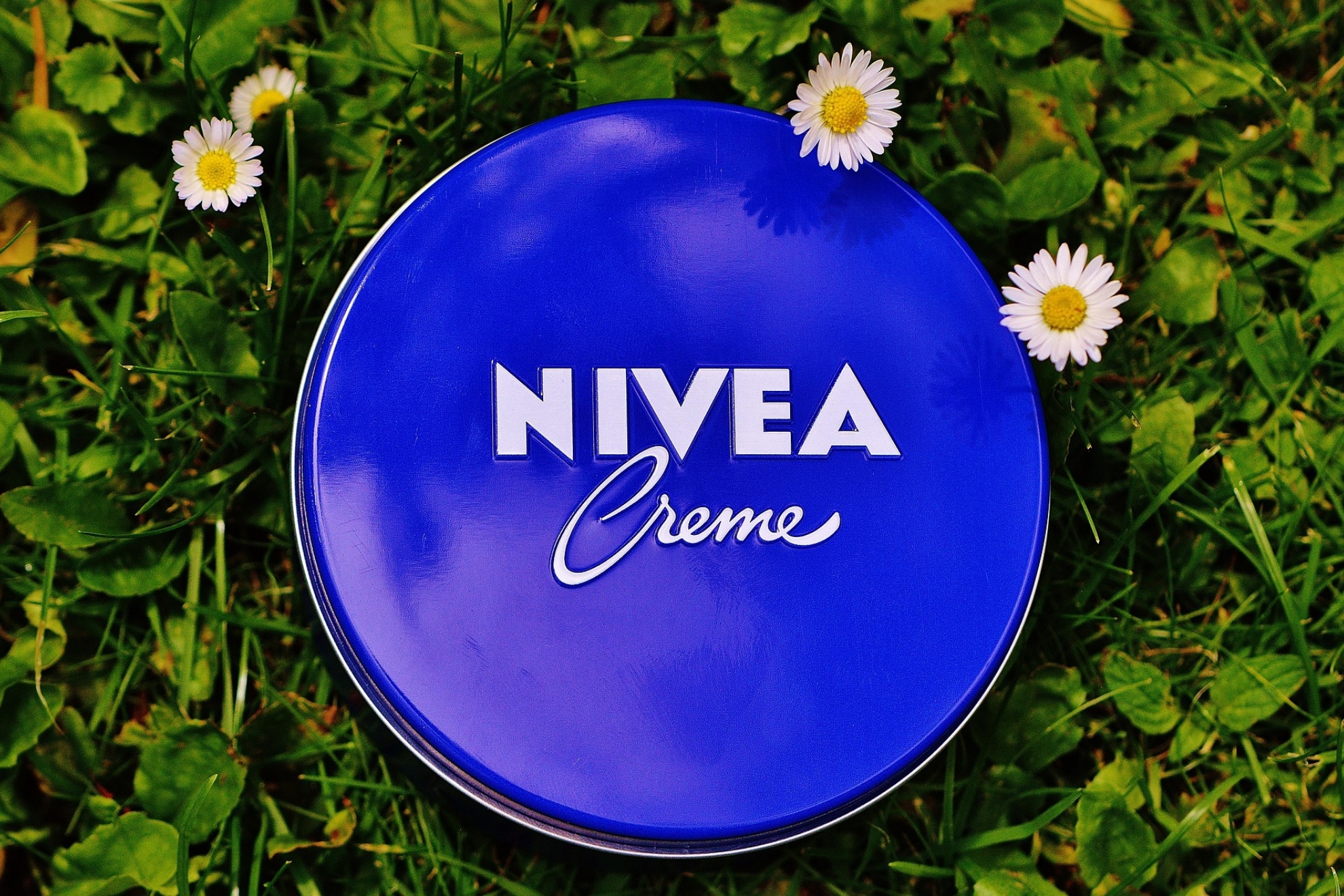 Crema Nivea azul. Pixabay.
