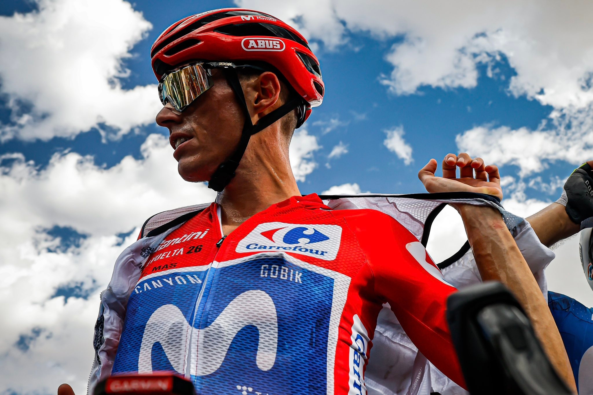 Enric Mas, con el maillot de líder de LaVuelta.