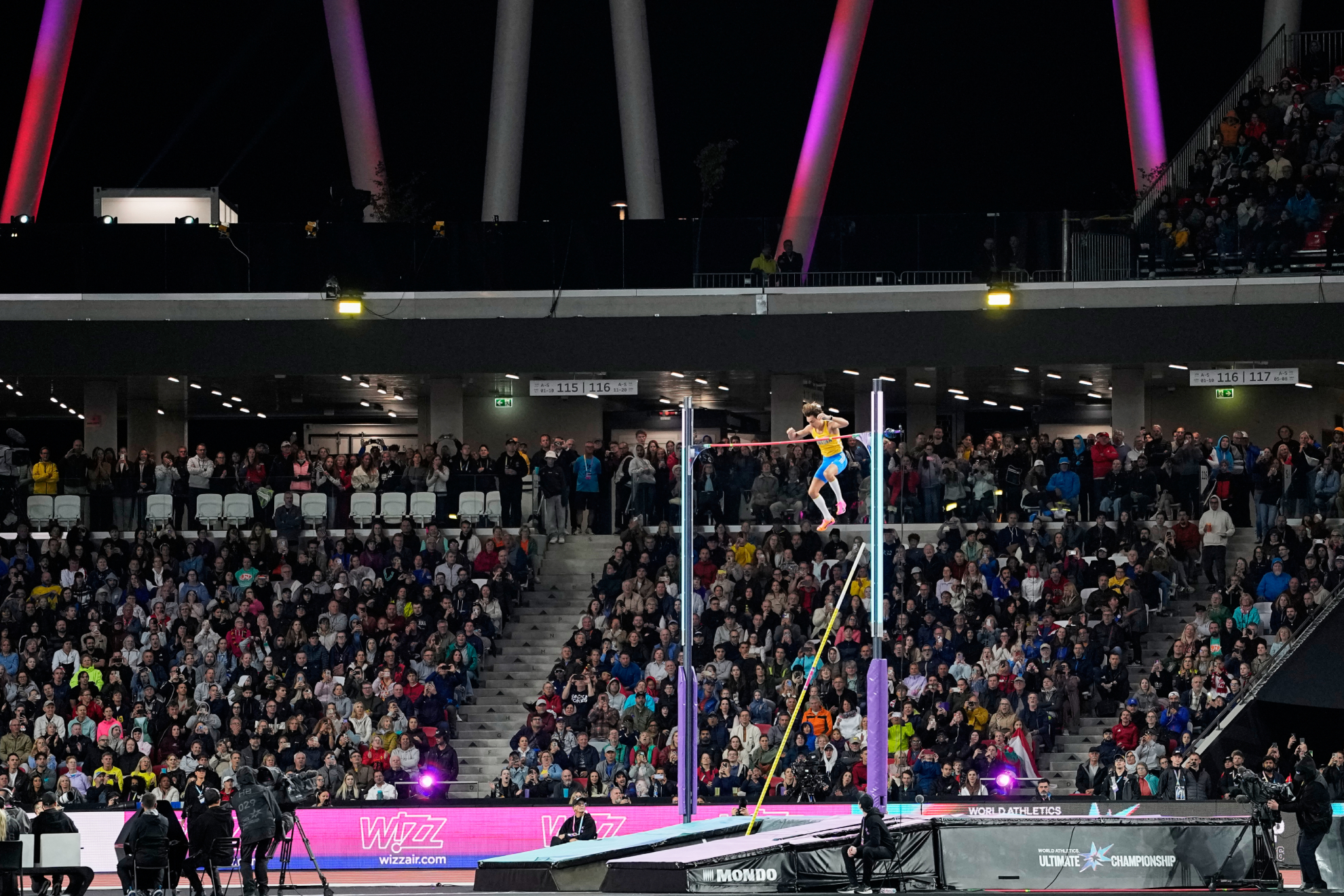 Uno de los intentos válidos de Armand Duplantis en el Ultimate Championship. LAPRESSE