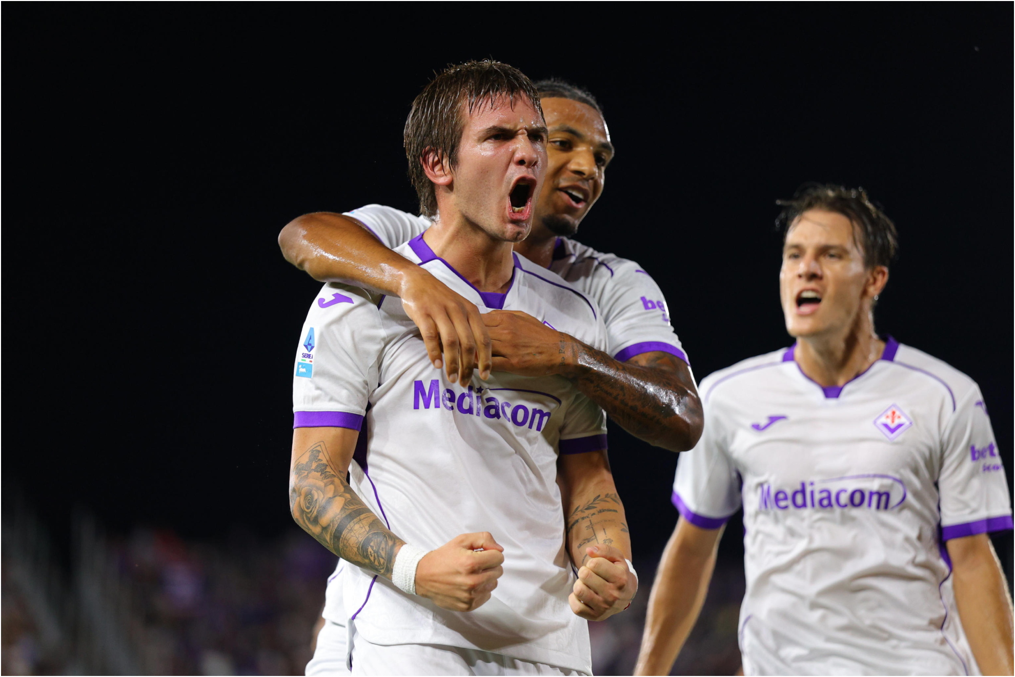Franco celebra su segundo tanto.