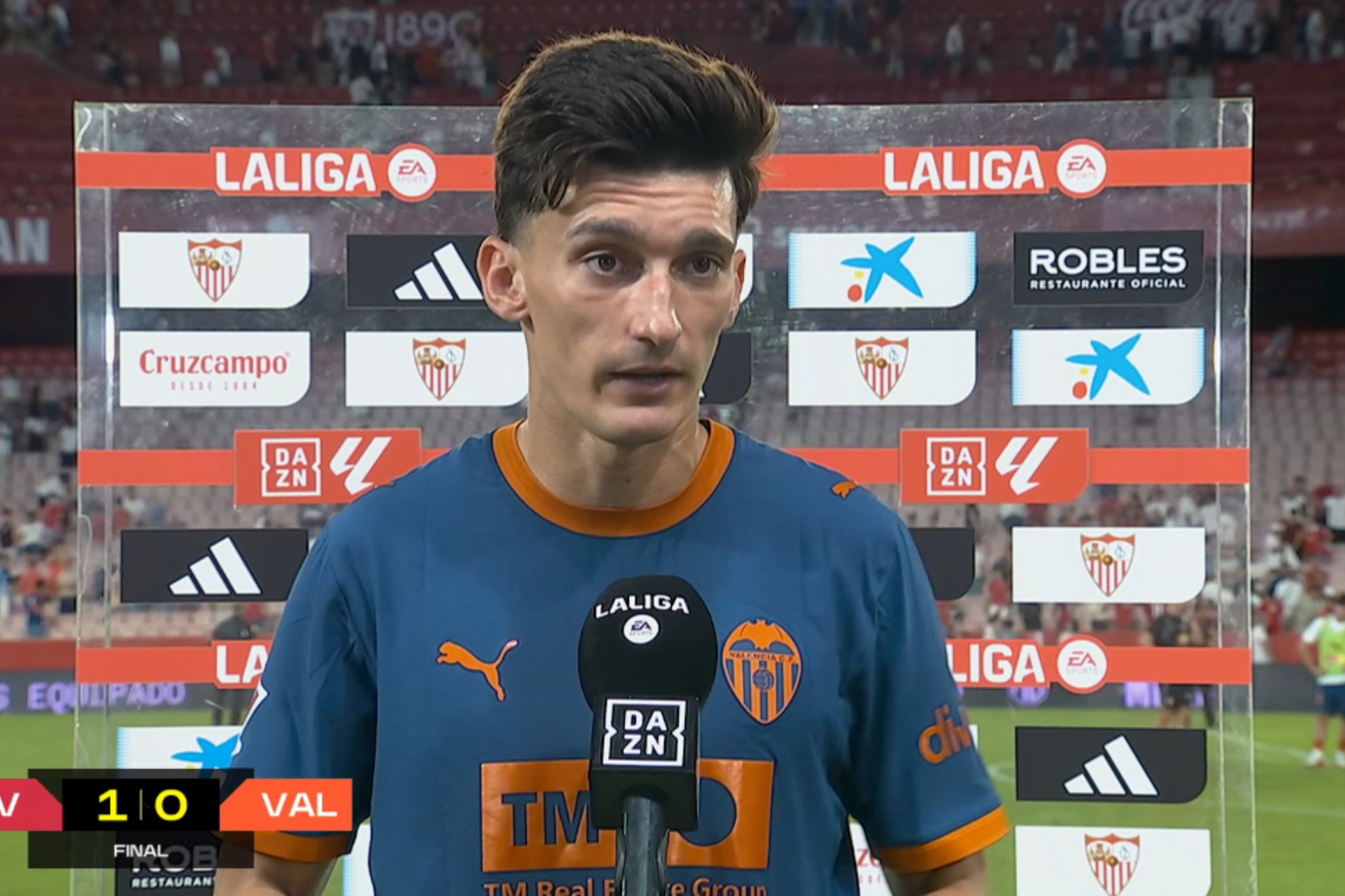 Pepelu atiende a DAZN tras acabar el partido.