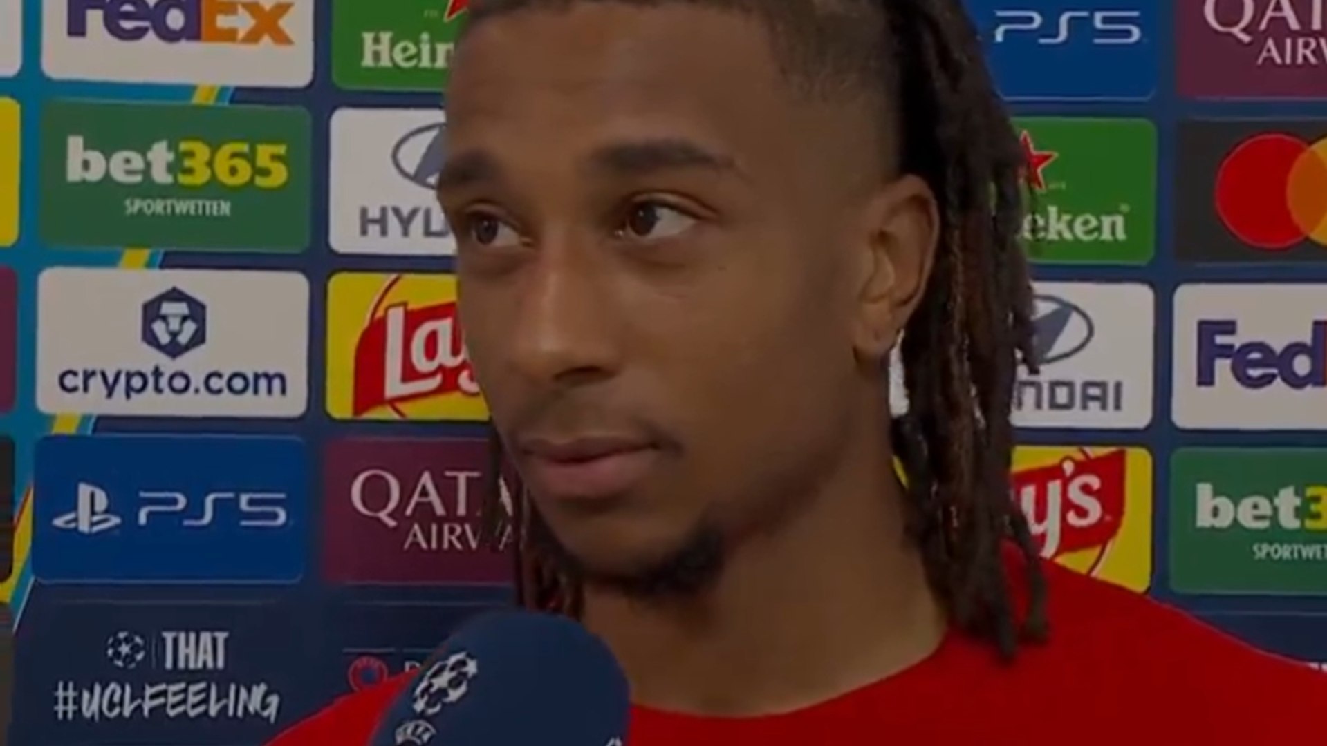 El futbolista del Bayern contestó muy escuetamente a las preguntas tras el partido de Champions.