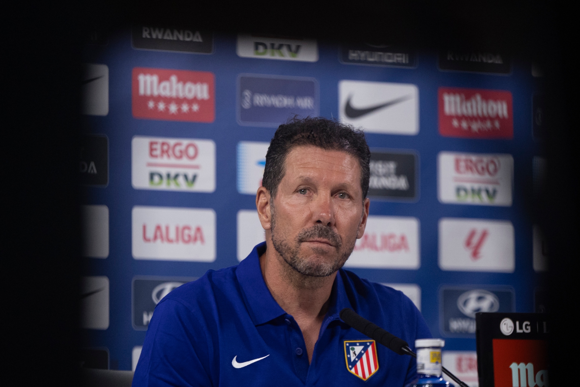 SIMEONE, EN RUEDA DE PRENSA. EFE