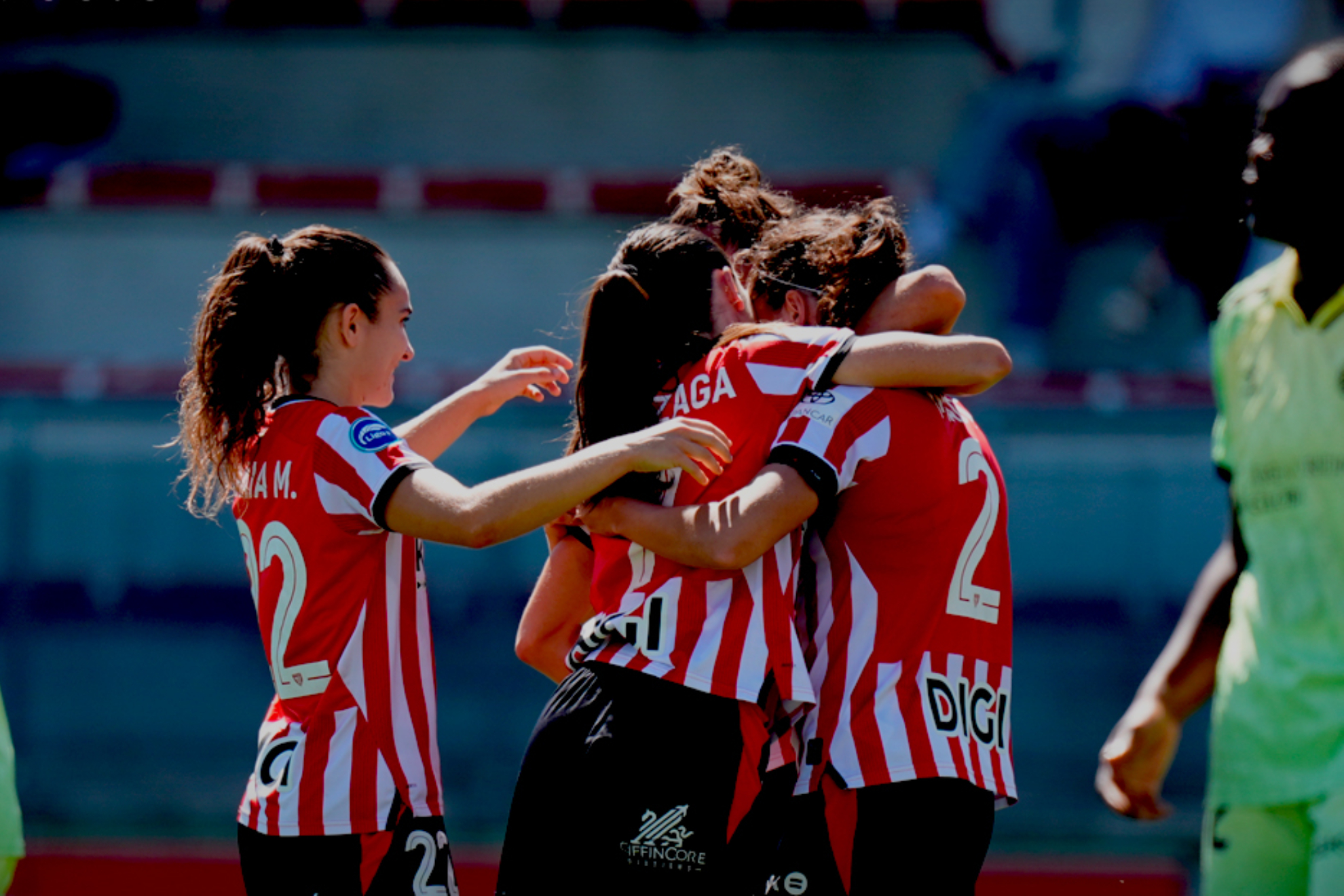 Las jugadoras del Athletic Club celebran un gol de Maddi Torres Athletic Club