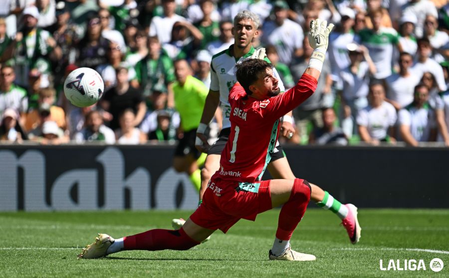 Zabiri bate a Sivera para hacer el 1-1. LALIGA