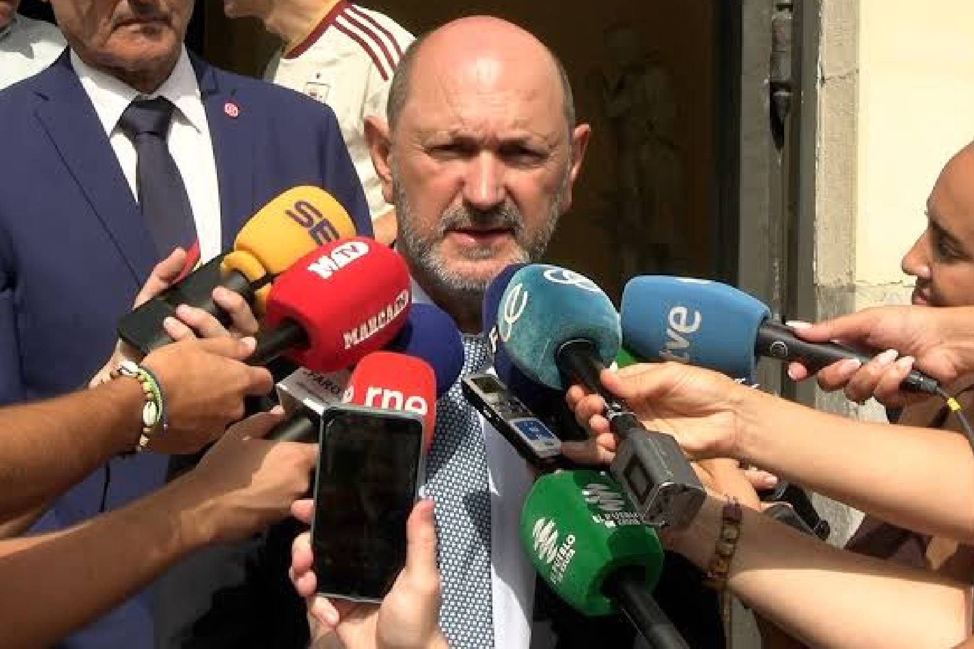 La Federación, con Rafael Louzán al frente, muestra su solidaridad con Ceuta