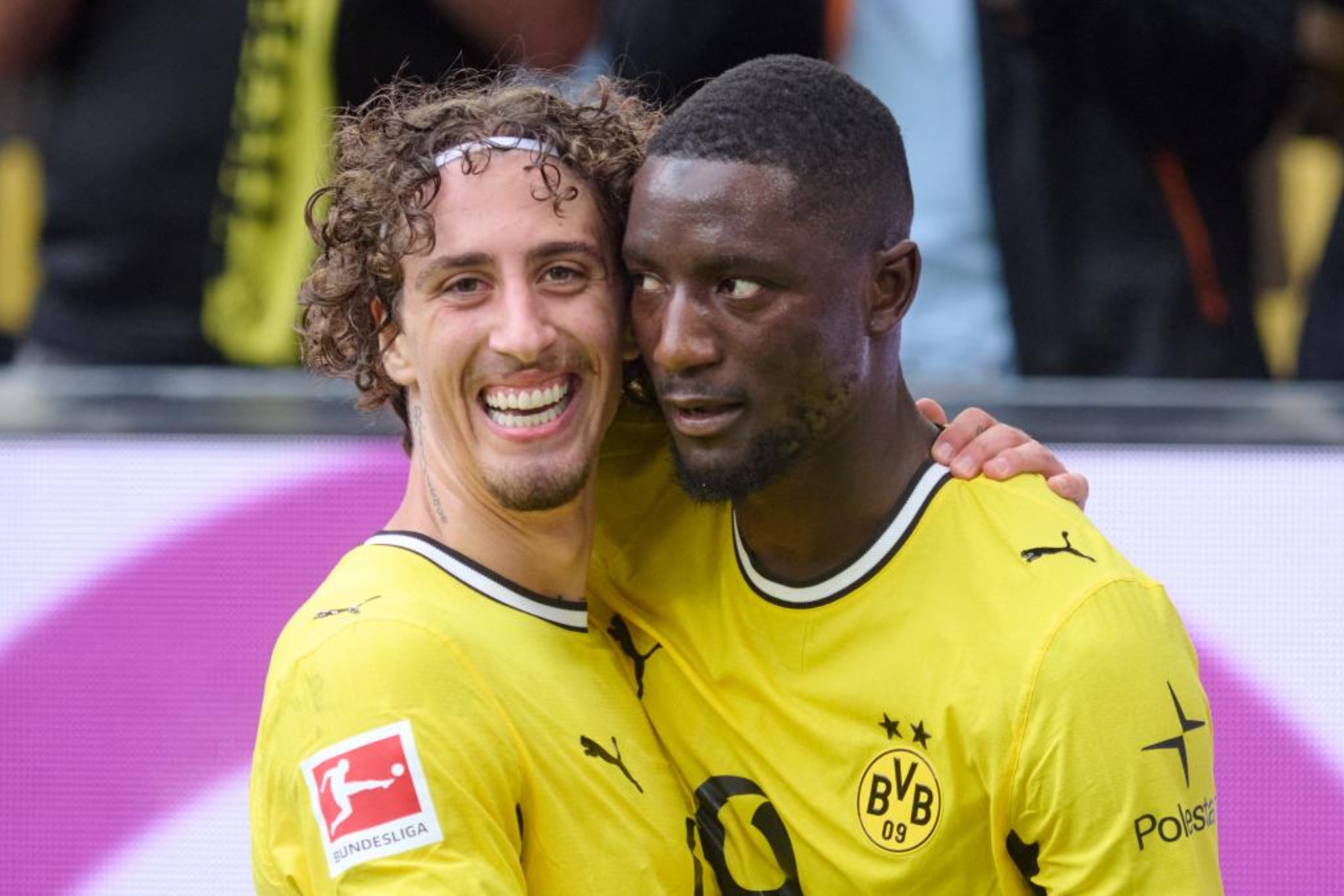 Fábio Silva y Serhou Guirassy celebran el primer gol. LAPRESSE