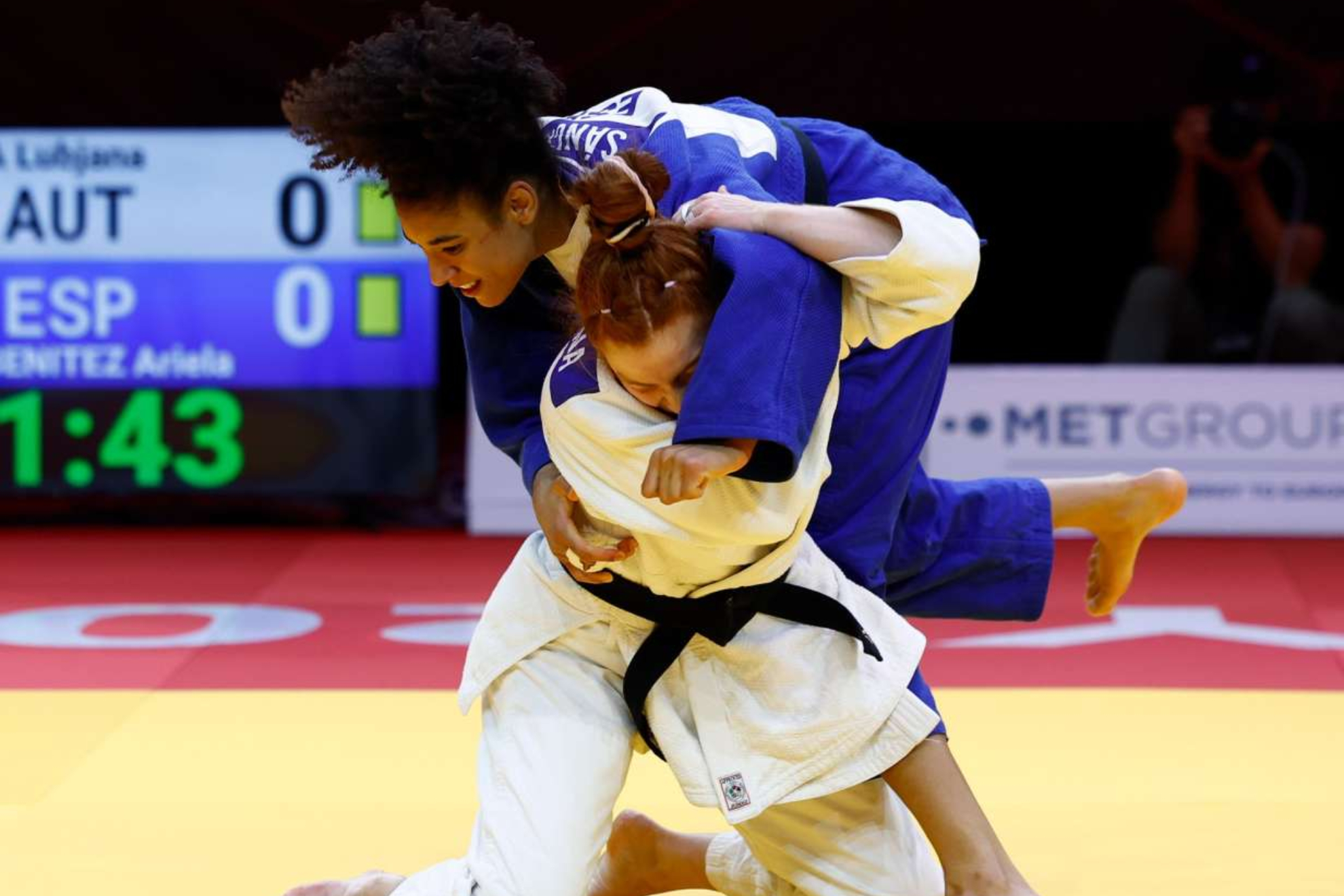 Ariela Sánchez, de azul, durante su combate ante Lubjana Piovesana. G. Sabau/E.Di Feliciantonio (IFJ)