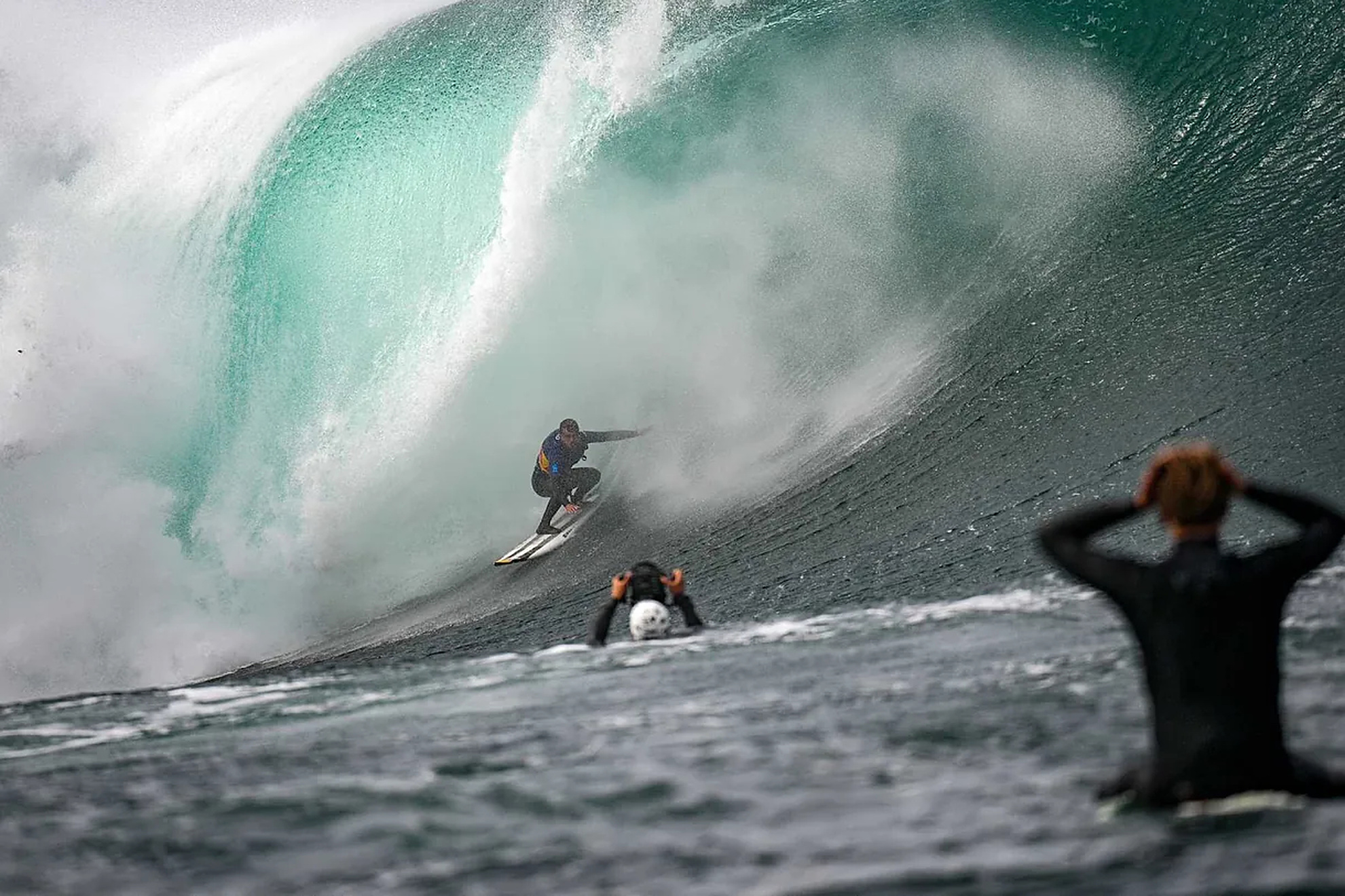 Natxo González, durante la ola de Mullaghmore que le ha llevado a la final del Ride of the Year. Red Bull Content Pool