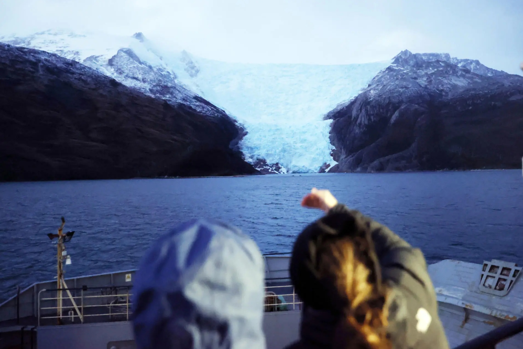 Un menor sobrevive tres días a la deriva en las gélidas aguas de Alaska tras un naufragio en el que murieron su hermano y su primo EFE