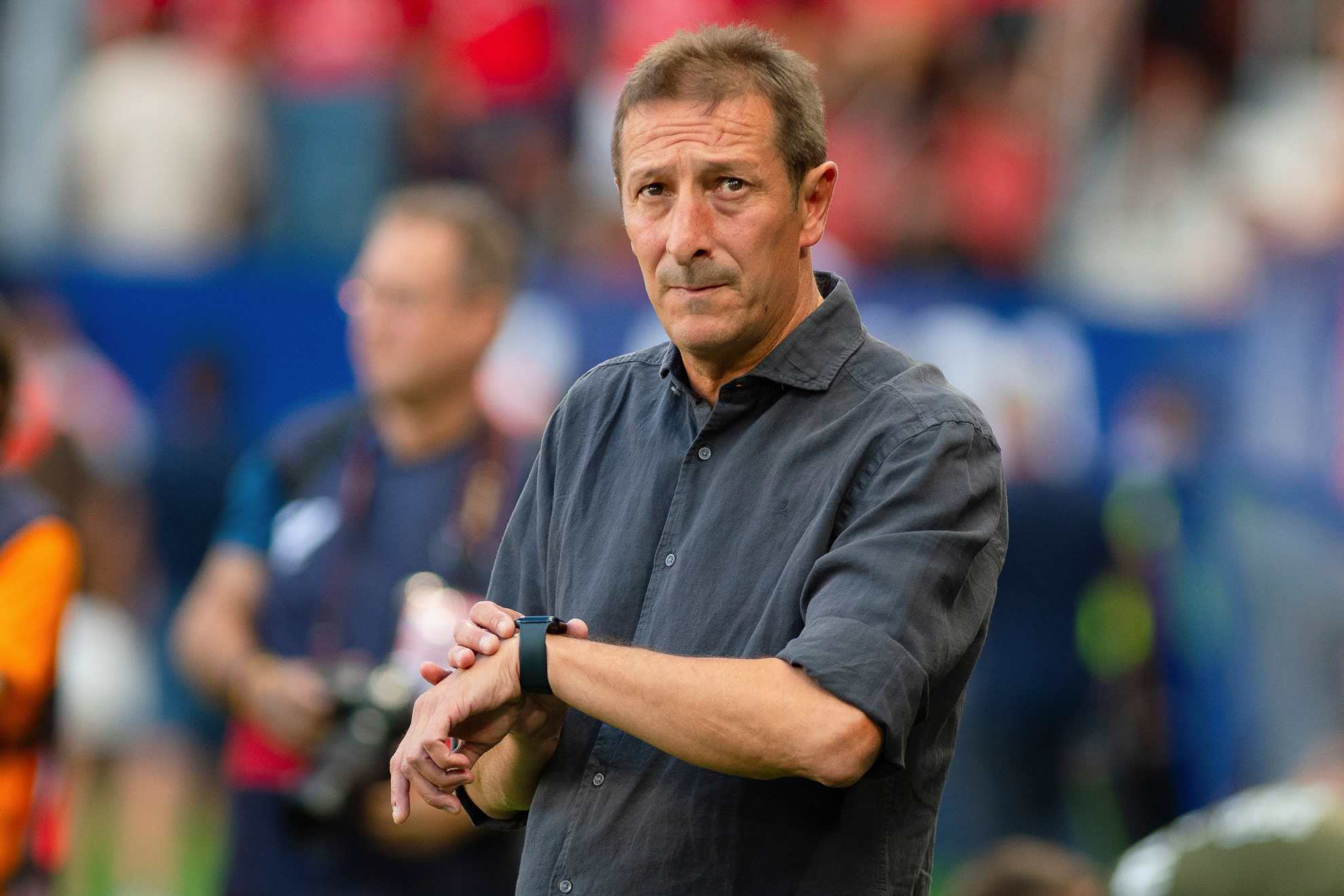 Luis Miguel Ramis dirigiendo a Osasuna contra el Espanyol