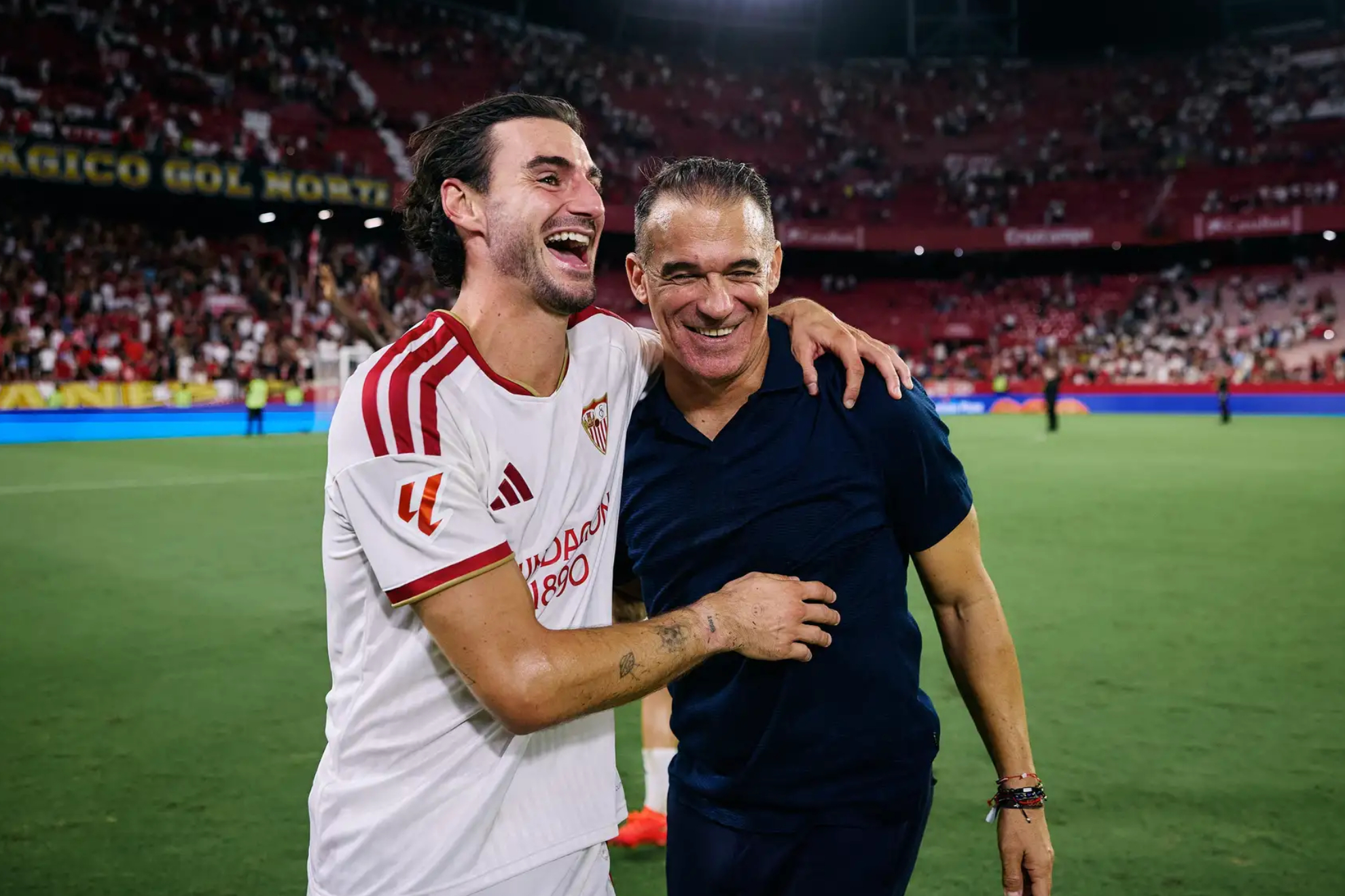 Juan Iglesias y García Plaza celebran el triunfo ante el Valencia. SEVILLA FC