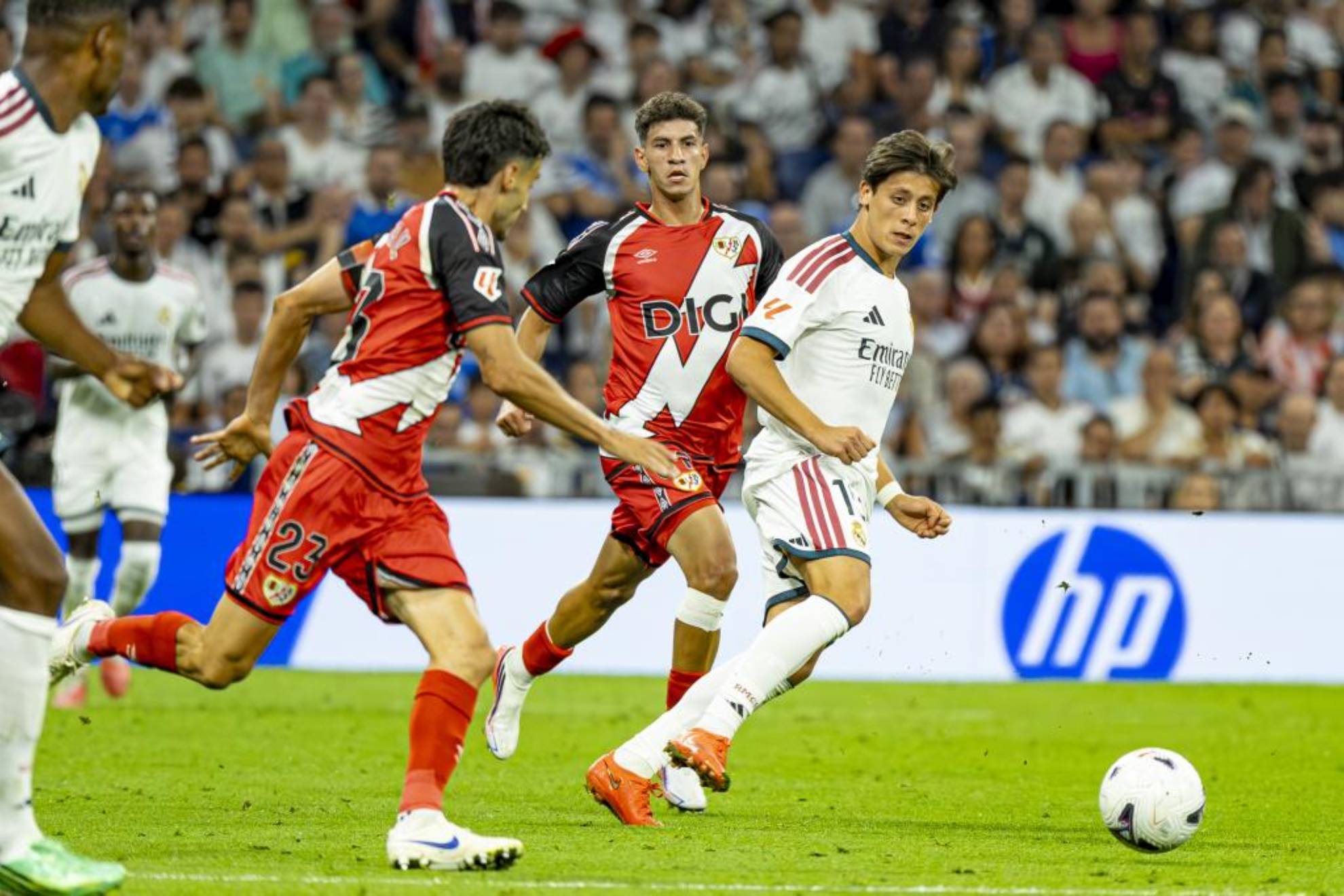 Güler durante el partido entre el Real Madrid y Rayo Vallecano. Pablo Moreno