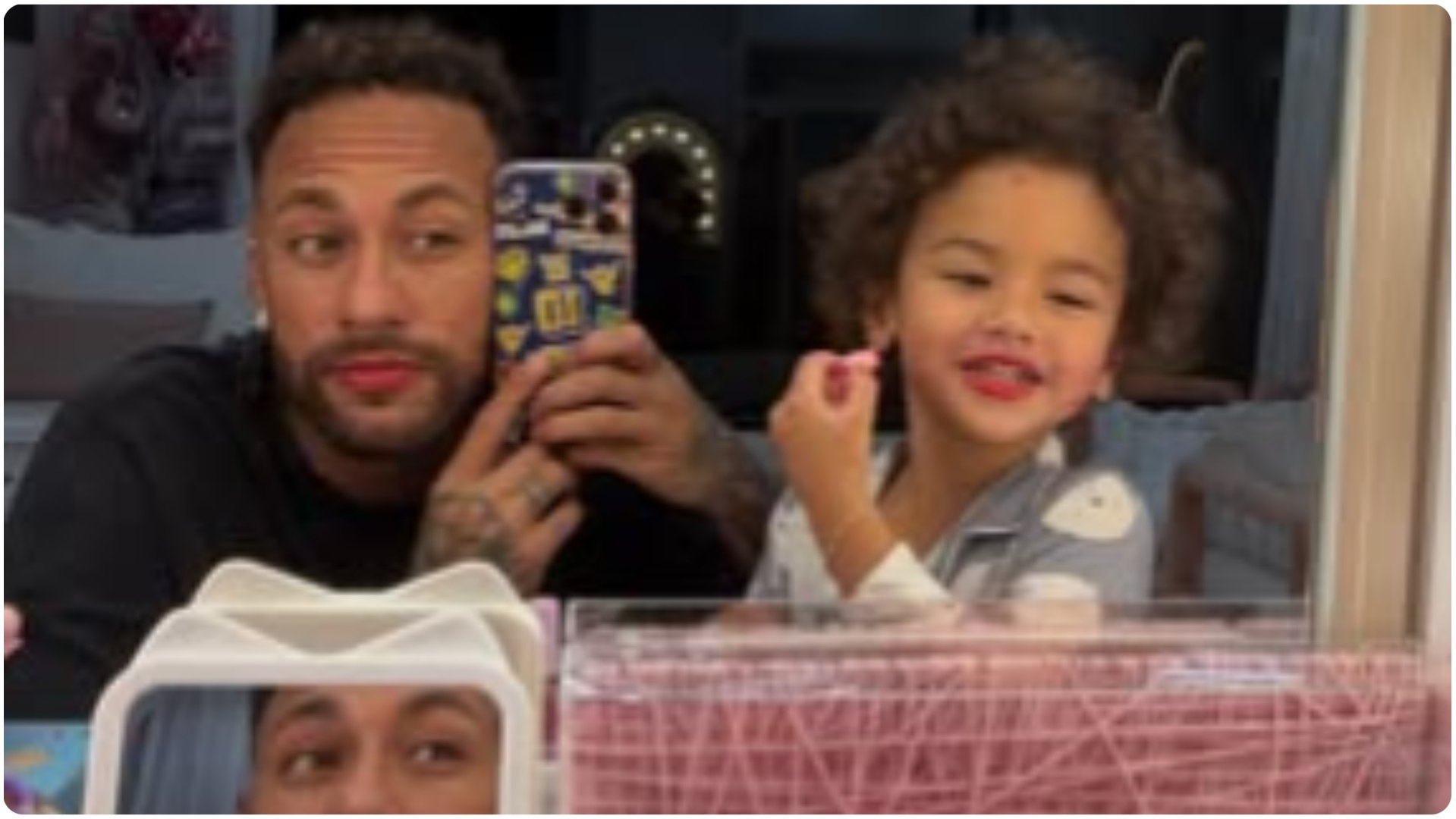 El astro brasileño compartió en sus redes un vídeo junto a su hija siendo maquillado. No obstante, no dudó en bromear que al convertirse en padre de su hija su masculinidad ha cambiado.