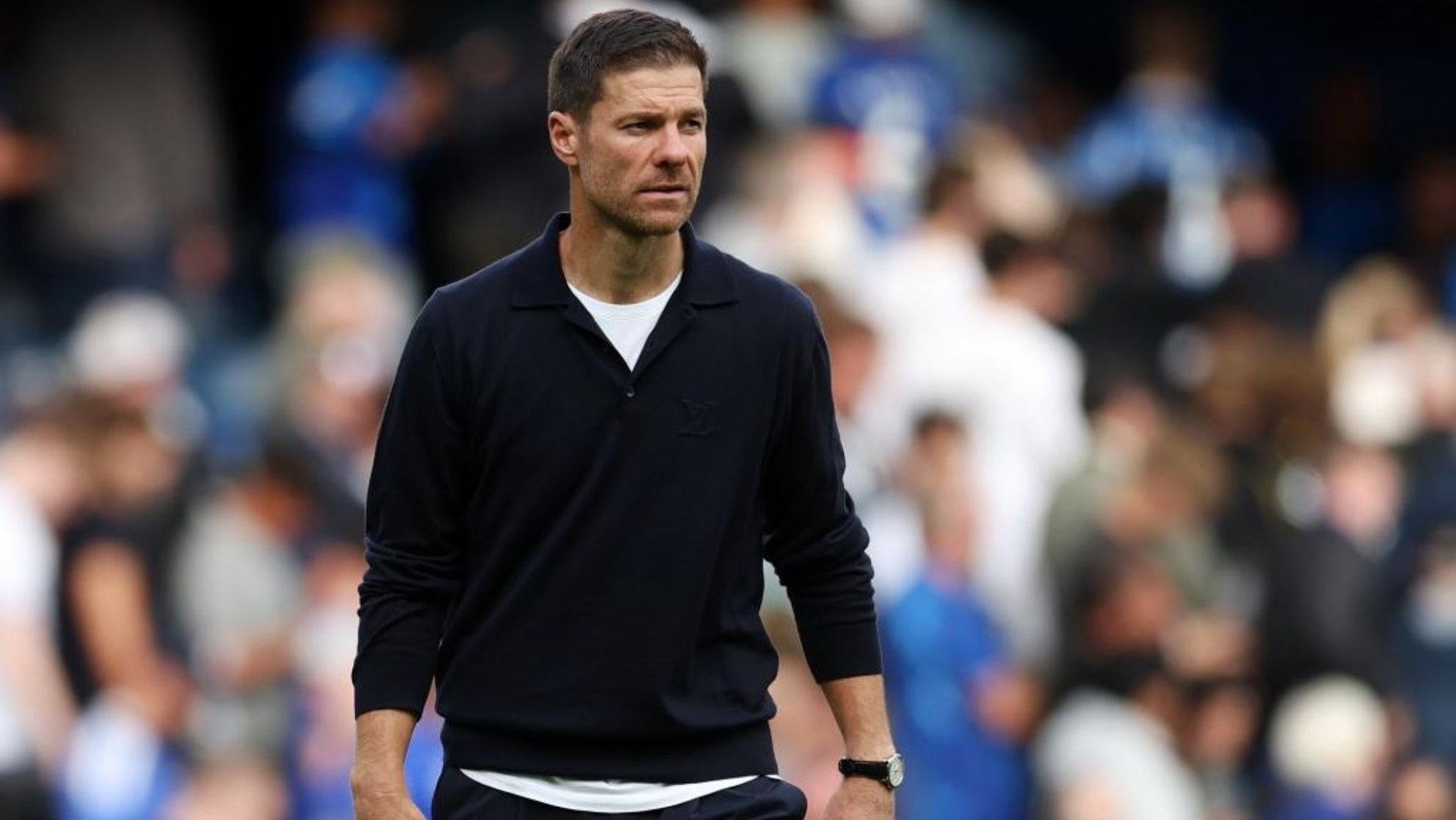  Xabi Alonso no escondió su frustración tras el empate del Chelsea ante el Hull City (2-2). El técnico español reconoció que su equipo está mostrando demasiadas debilidades defensivas y pidió más concentración para evitar que los rivales vuelvan a meterse en los partidos: “Cuando nos ponemos por delante, debemos seguir compitiendo y no darles la oportunidad de remontar tan fácilmente”. El entrenador admite que hay patrones que deben corregir cuanto antes: “La dinámica en cuanto a goles encajados no me gusta y tenemos que mejorar mucho”, asegura. 