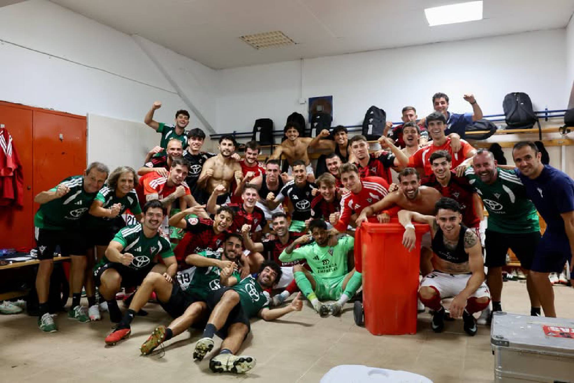 Un partido de locura en el Romano que se llevó el Mirandés en el añadido