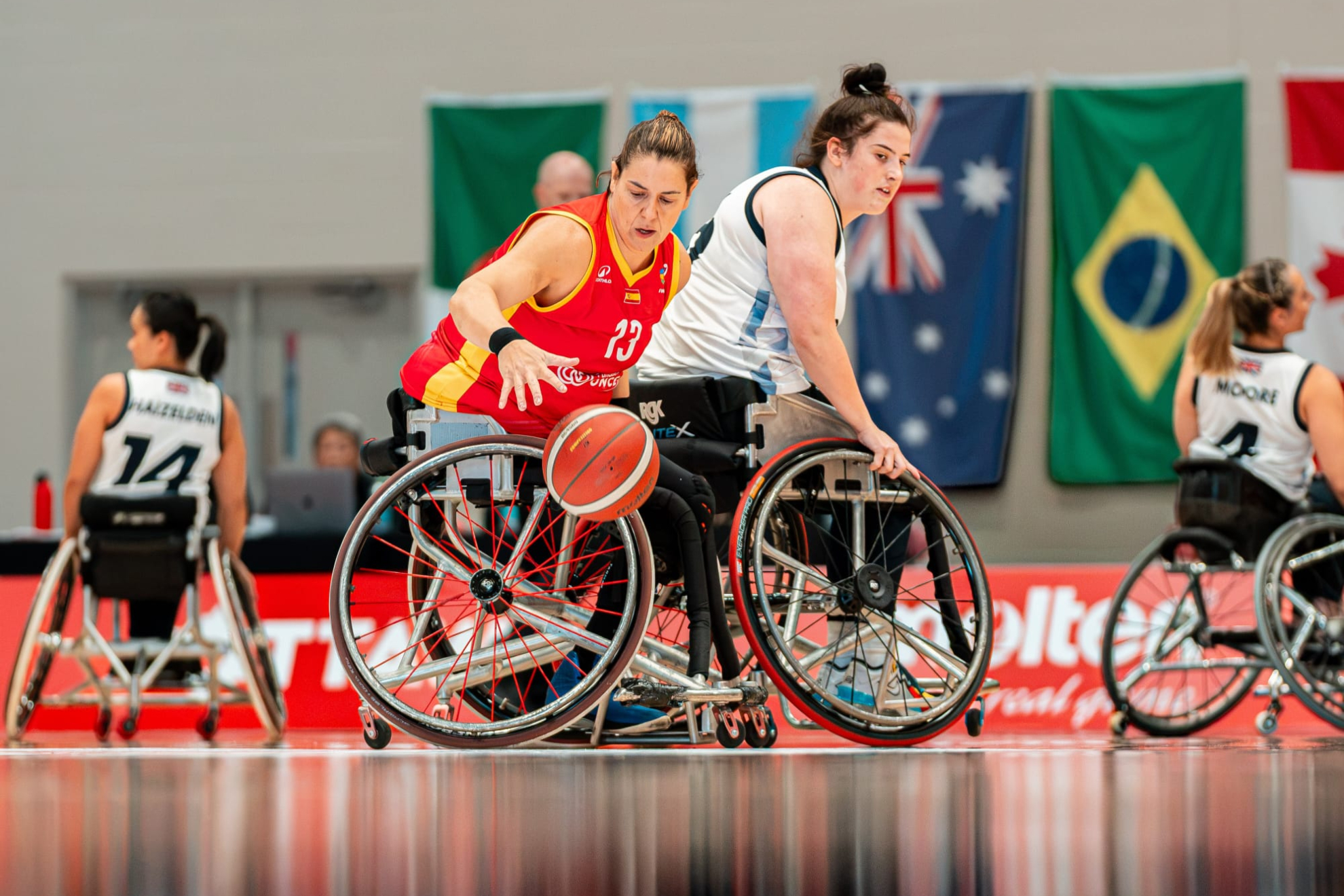 Vicky Vilariño en el partido del Mundial de baloncesto frente a Gran Bretaña en Ottawa. FEDDF